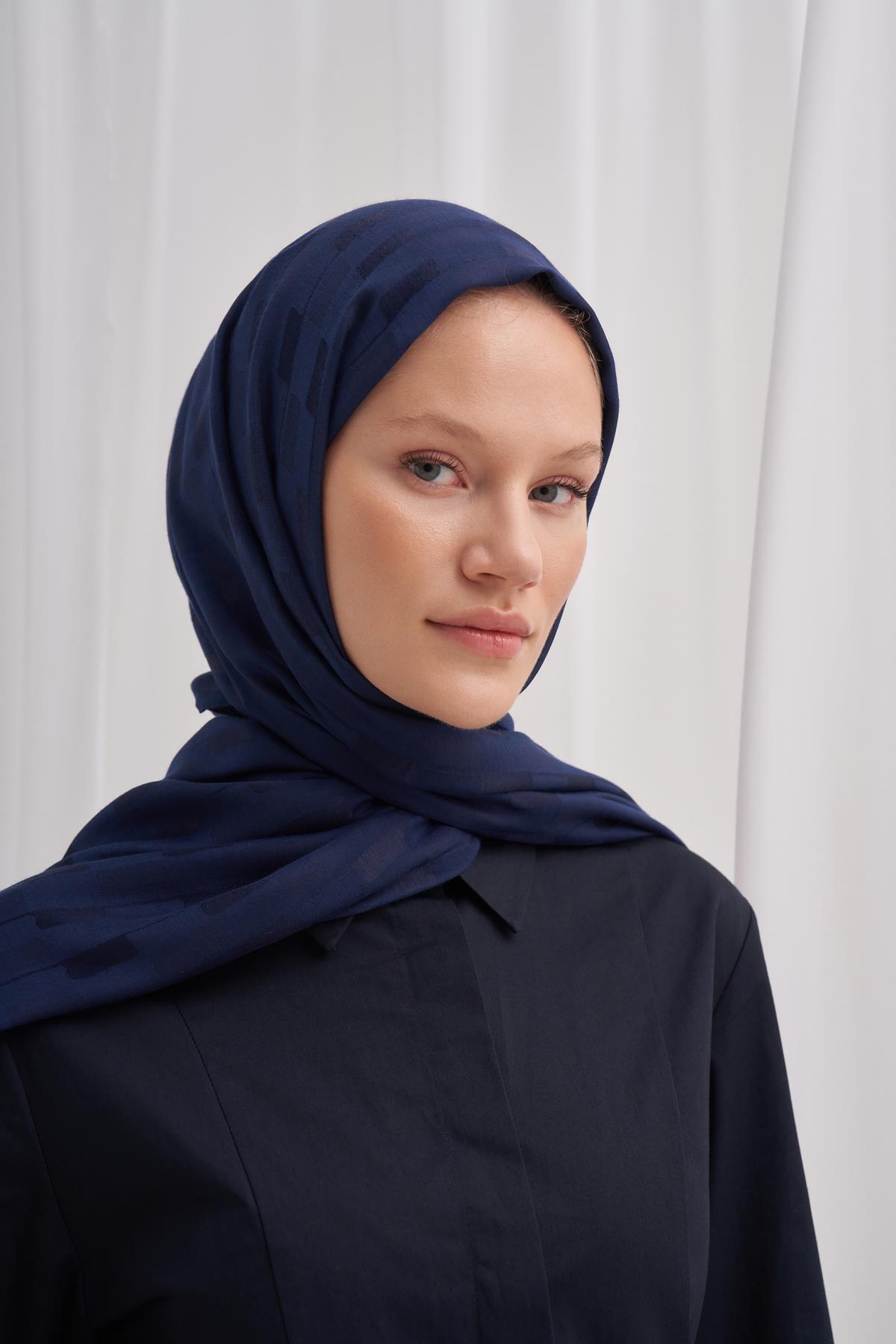 Küpçizgi Jakar İtalyan İpekli Şal Koyu Lacivert