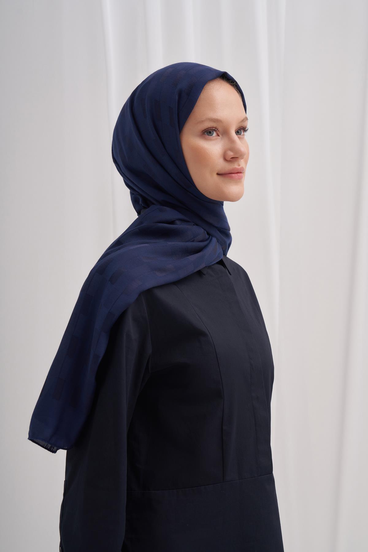 Küpçizgi Jakar İtalyan İpekli Şal Koyu Lacivert