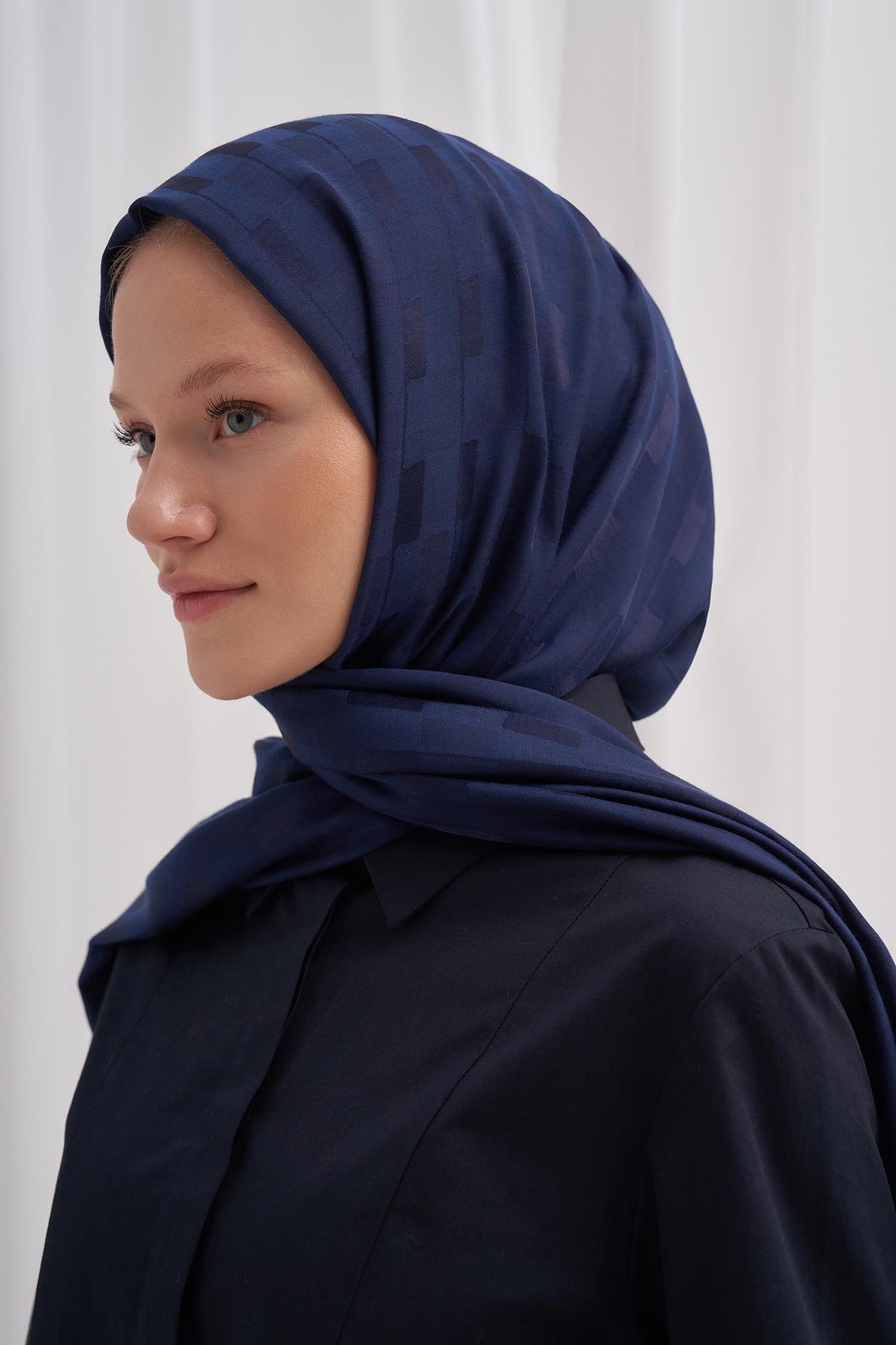 Küpçizgi Jakar İtalyan İpekli Şal Koyu Lacivert