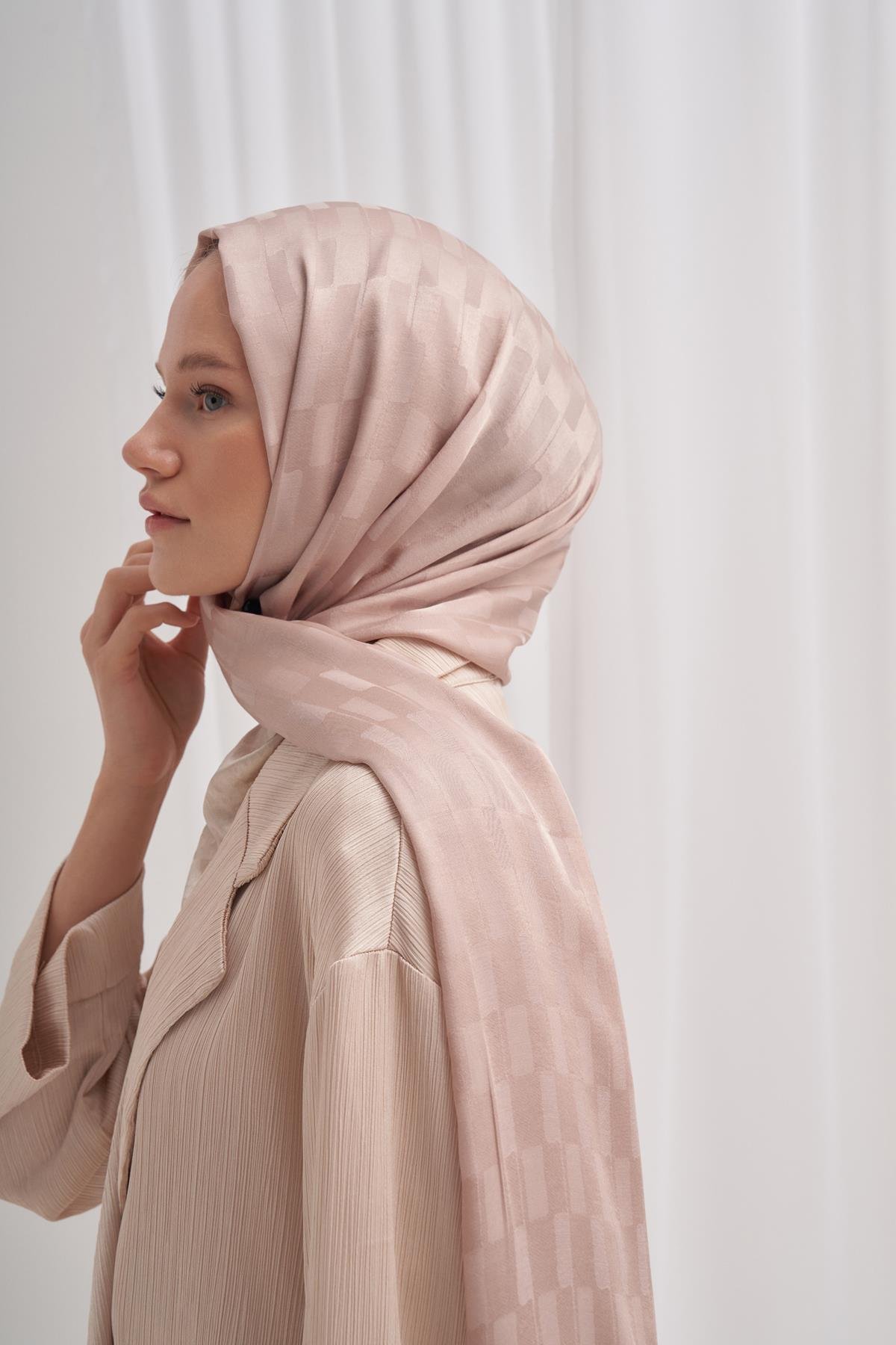 Küpçizgi Jakar İtalyan İpekli Şal Krem