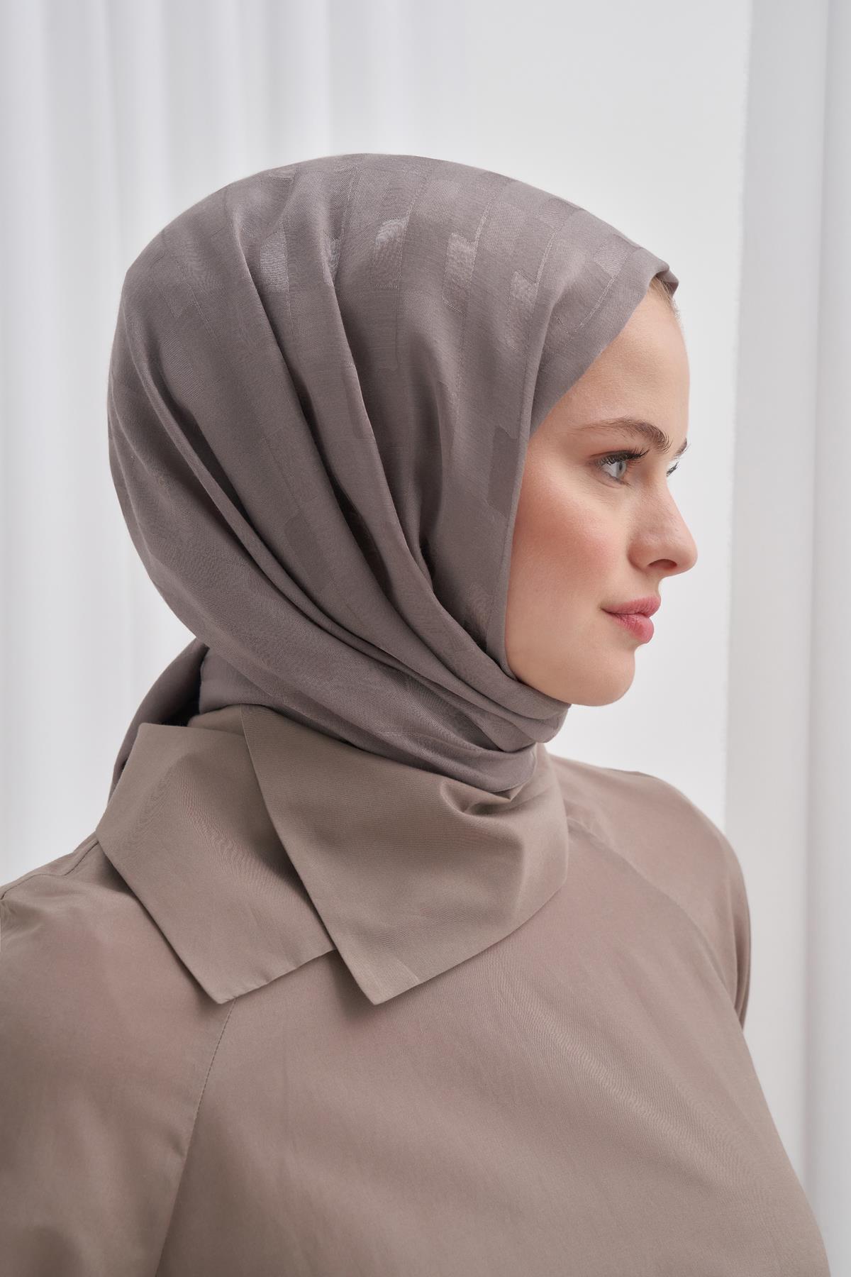 Küpçizgi Jakar İtalyan İpekli Şal Küllü Gri