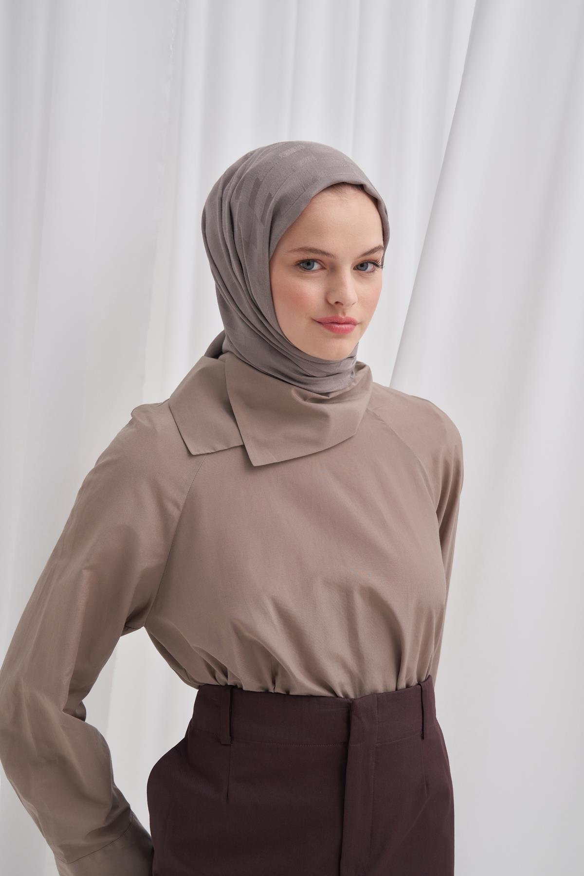 Küpçizgi Jakar İtalyan İpekli Şal Küllü Gri