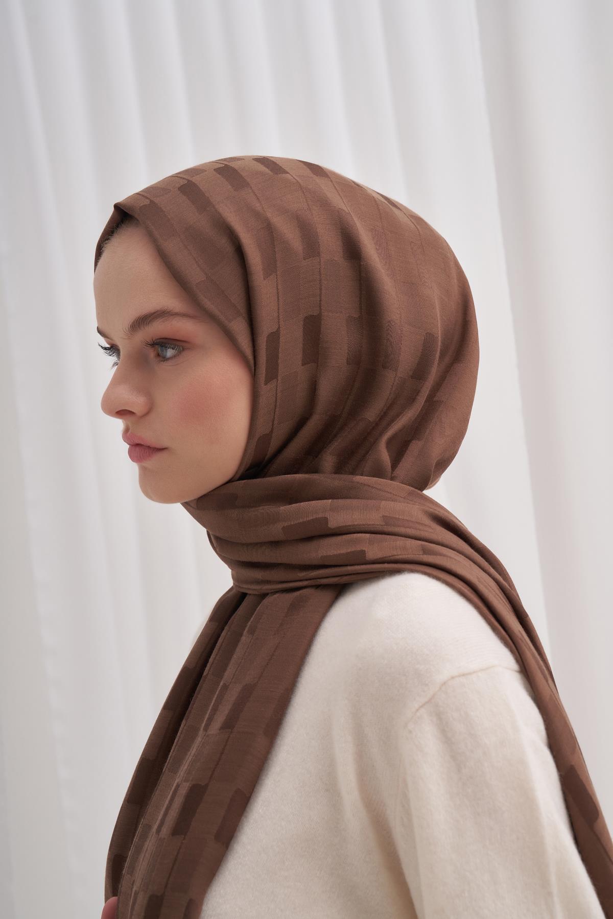 Küpçizgi Jakar İtalyan İpekli Şal Küllü Kahve