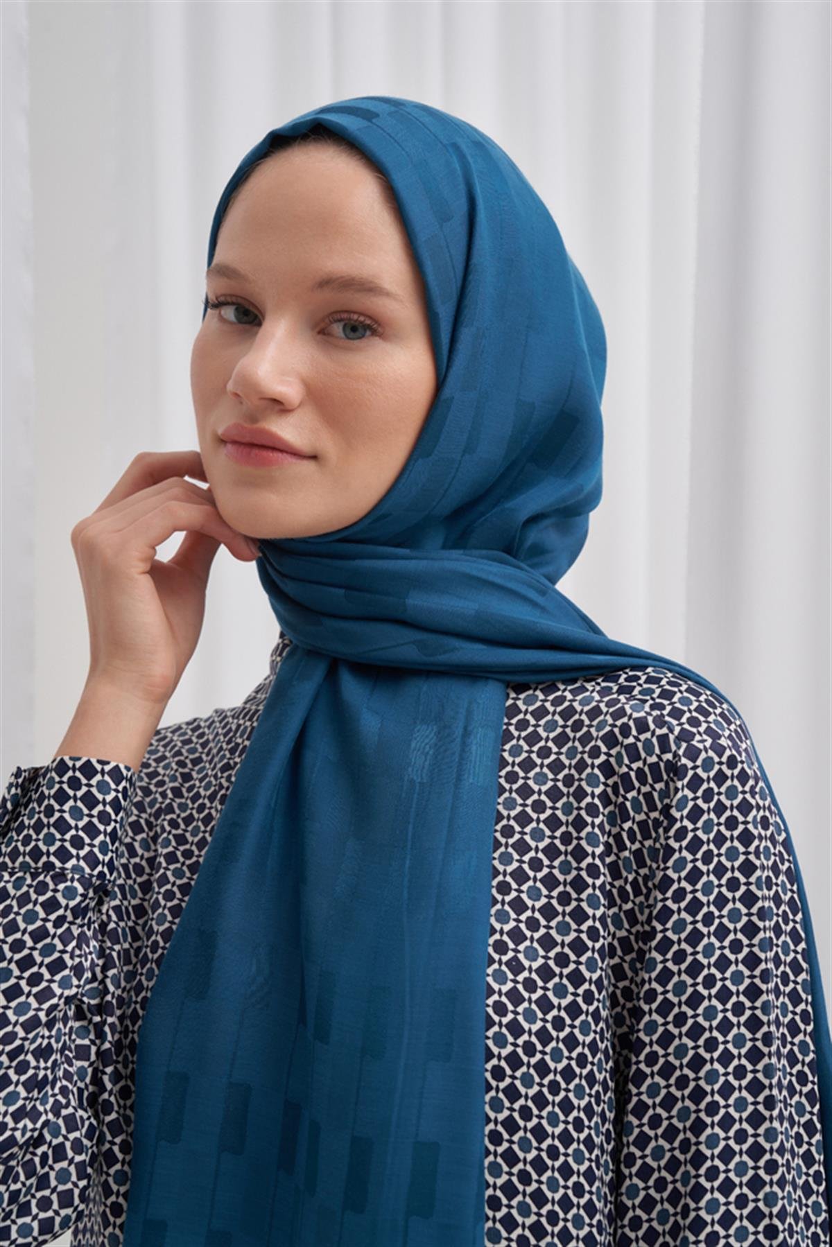 Küpçizgi Jakar İtalyan İpekli Şal Petrol Mavisi