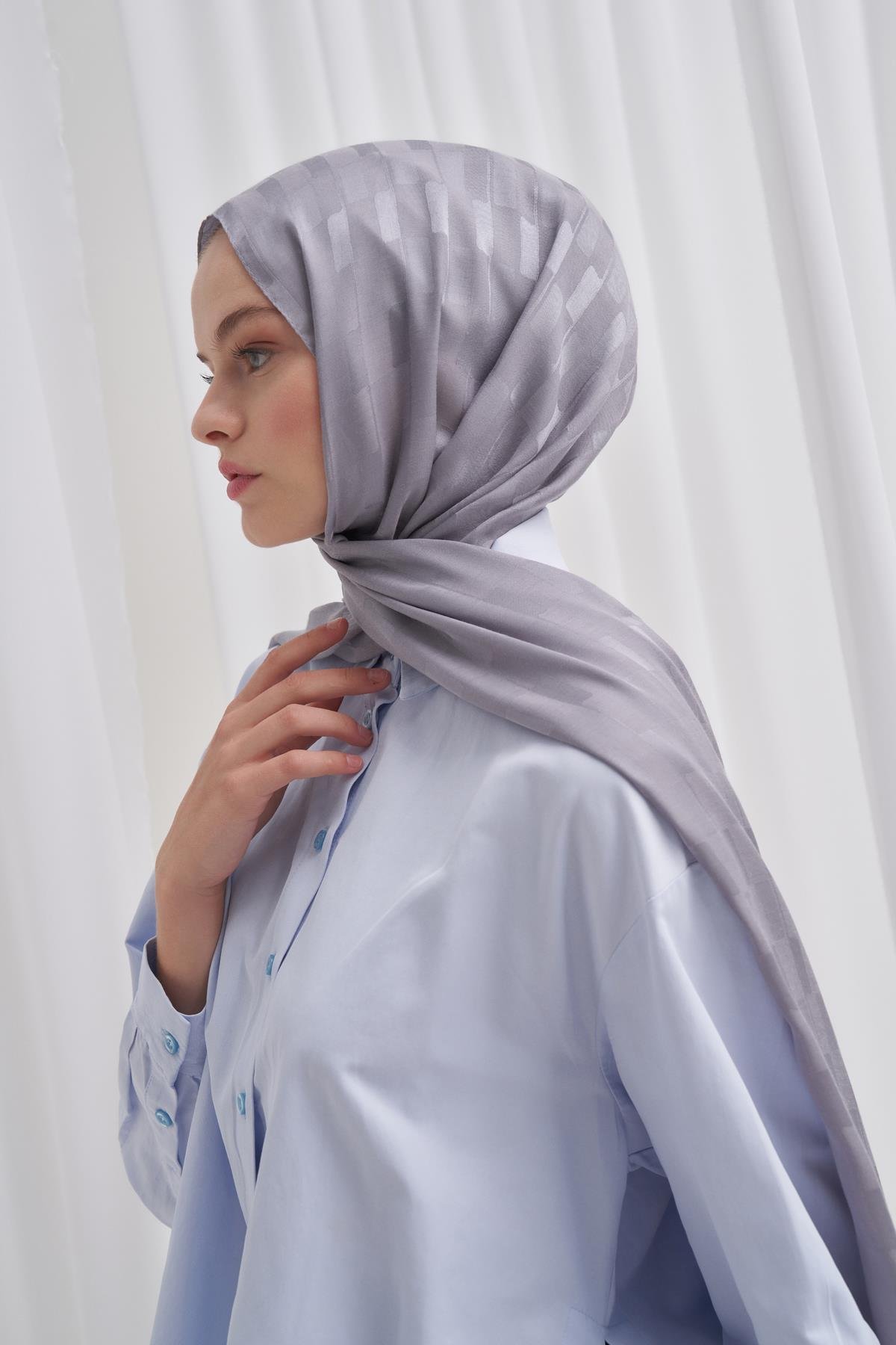 Küpçizgi Jakar İtalyan İpekli Şal Silver Gri