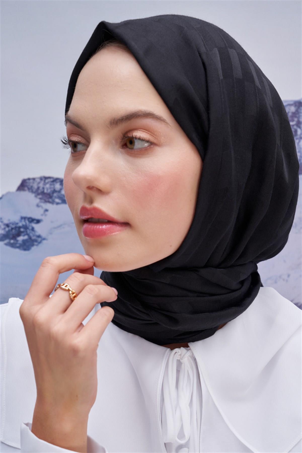 Küpçizgi Jakar İtalyan İpekli Şal Siyah