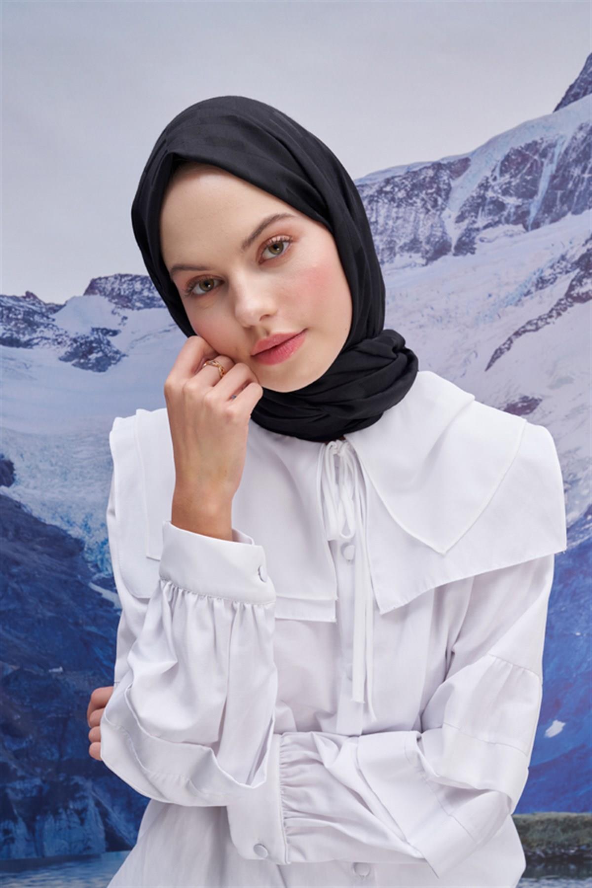 Küpçizgi Jakar İtalyan İpekli Şal Siyah