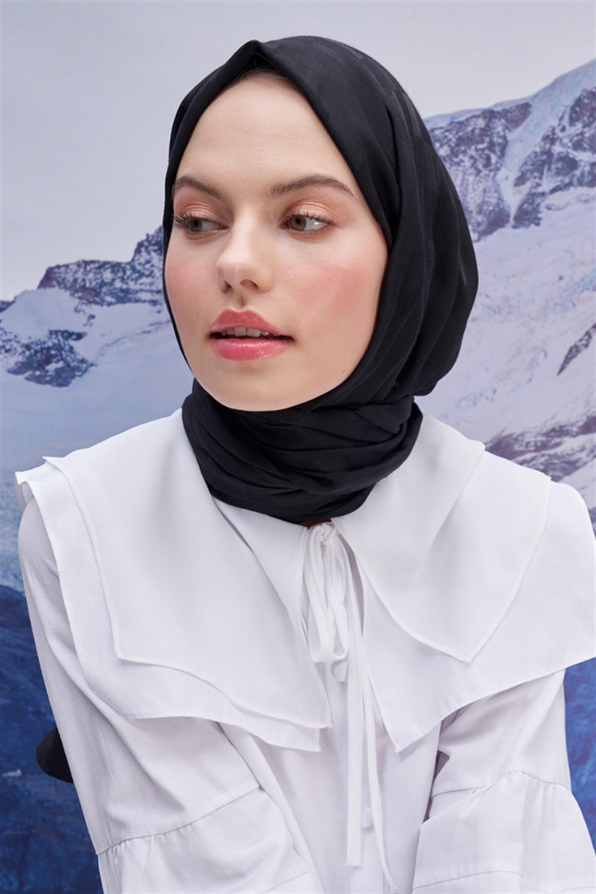 Küpçizgi Jakar İtalyan İpekli Şal Siyah