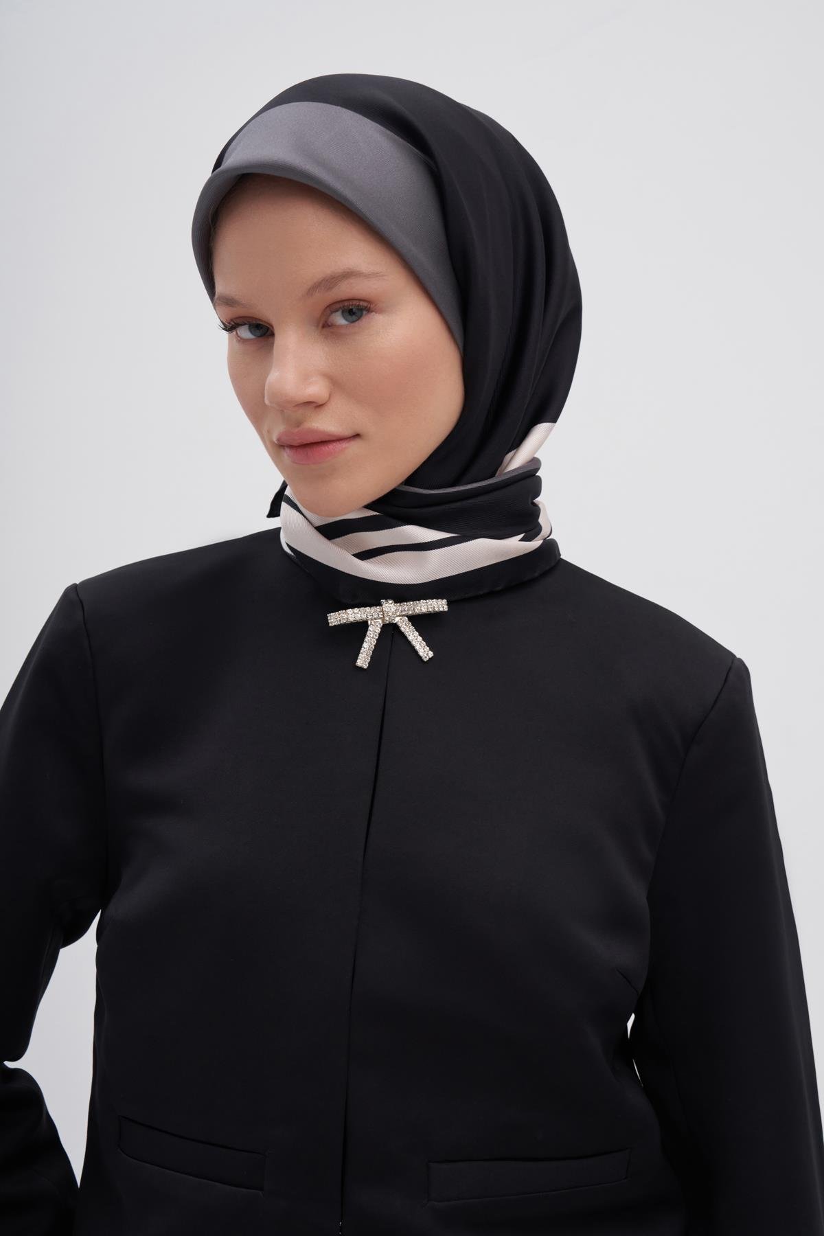 Manesa Siyah Mulbary İpek Eşarp