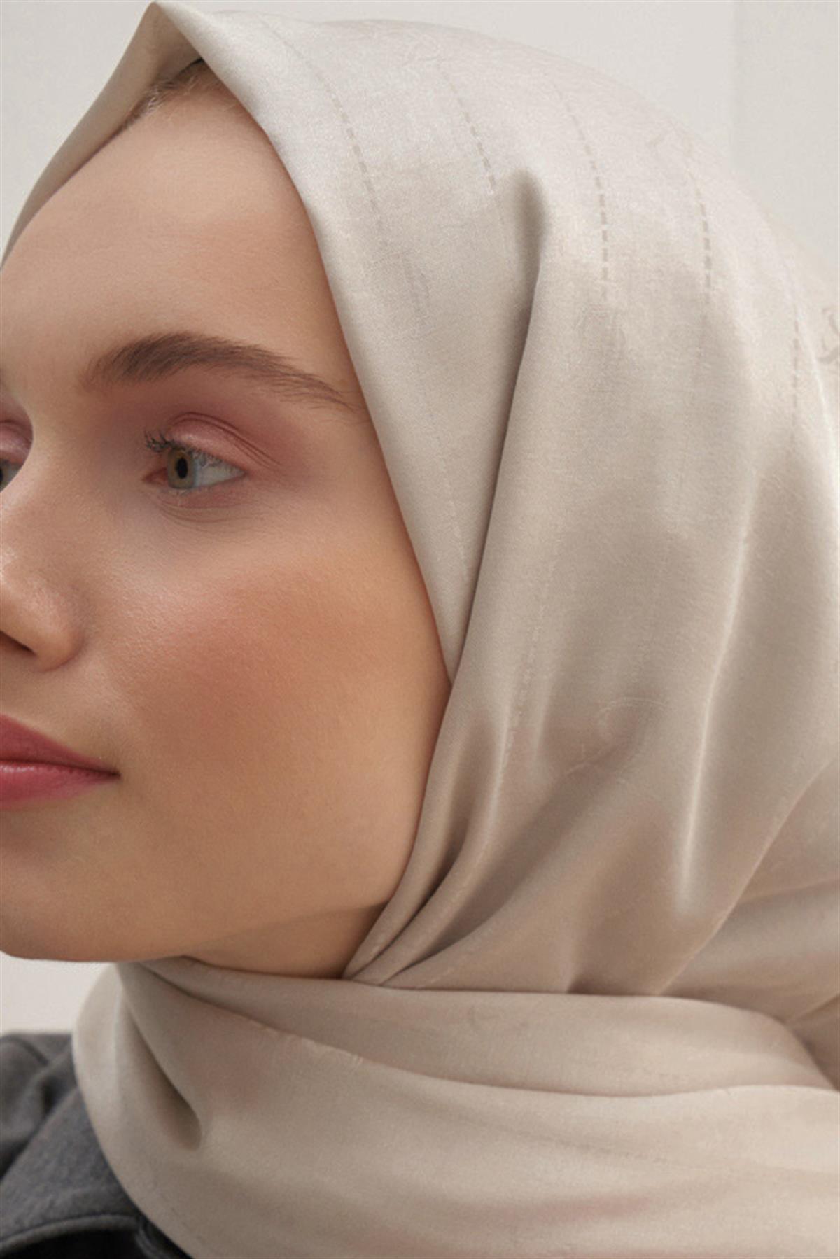 Monogram Jakar İtalyan İpekli Şal Camel