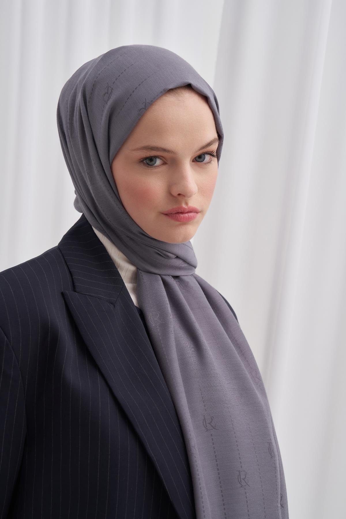 Monogram Jakar İtalyan İpekli Şal Gri