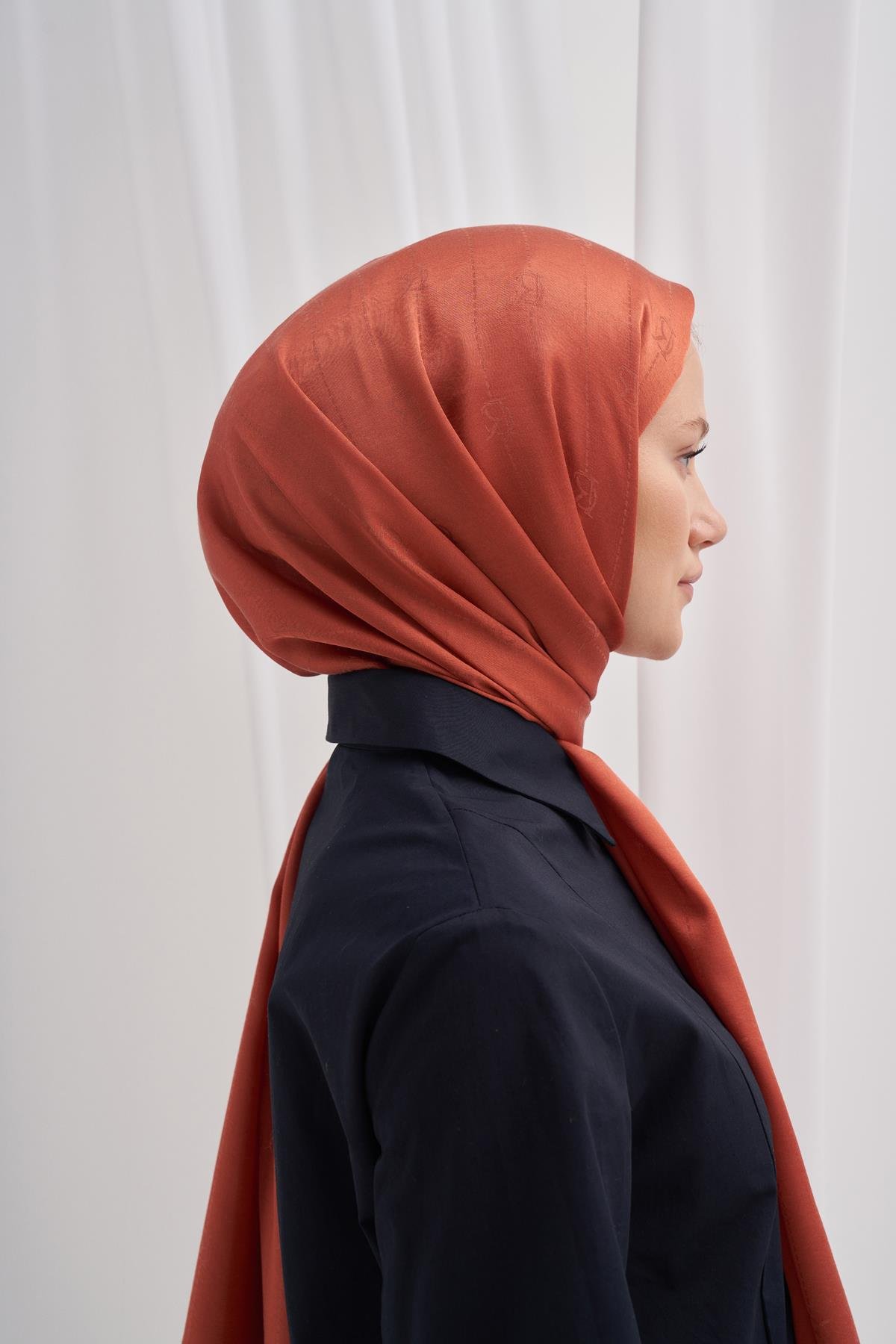 Monogram Jakar İtalyan İpekli Şal Kiremit