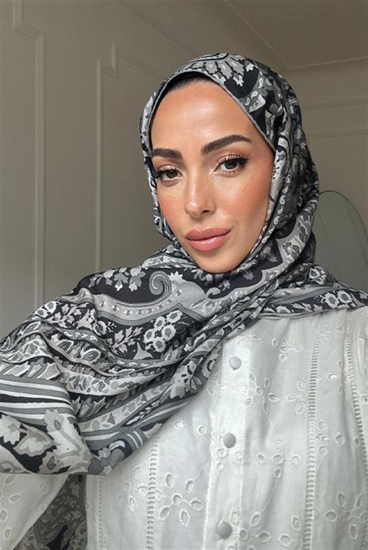 Rabia Yazıcının Tercihi Bohemian Siyah Comfy İpek Şal