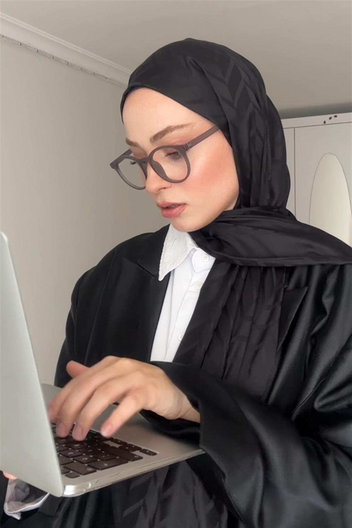 Şeyda Ateştepenin Tercihi Baklava Desen Pamuk İpek Şal Siyah