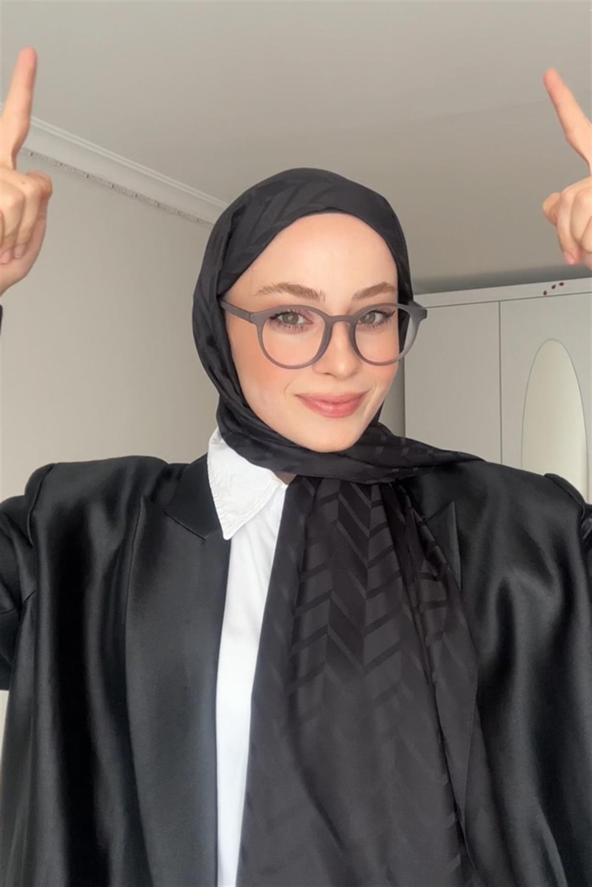 Şeyda Ateştepenin Tercihi Baklava Desen Pamuk İpek Şal Siyah