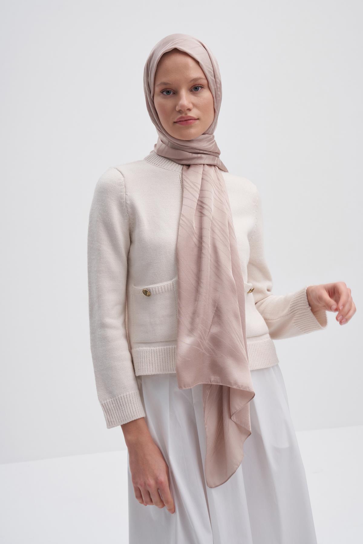 Simetrik Jakar İtalyan İpekli Şal Bej