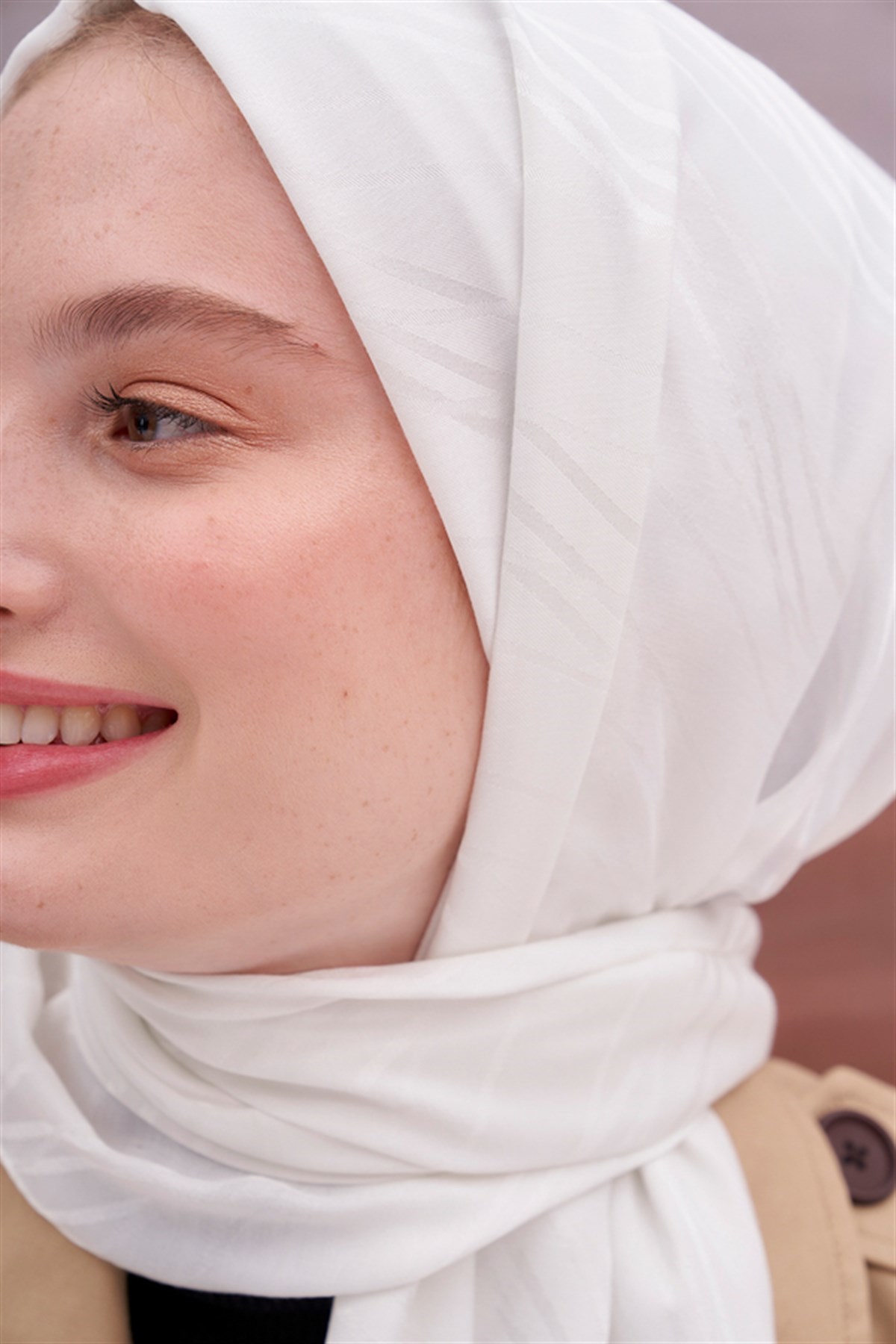 Simetrik Jakar  İtalyan İpekli Şal Ekru