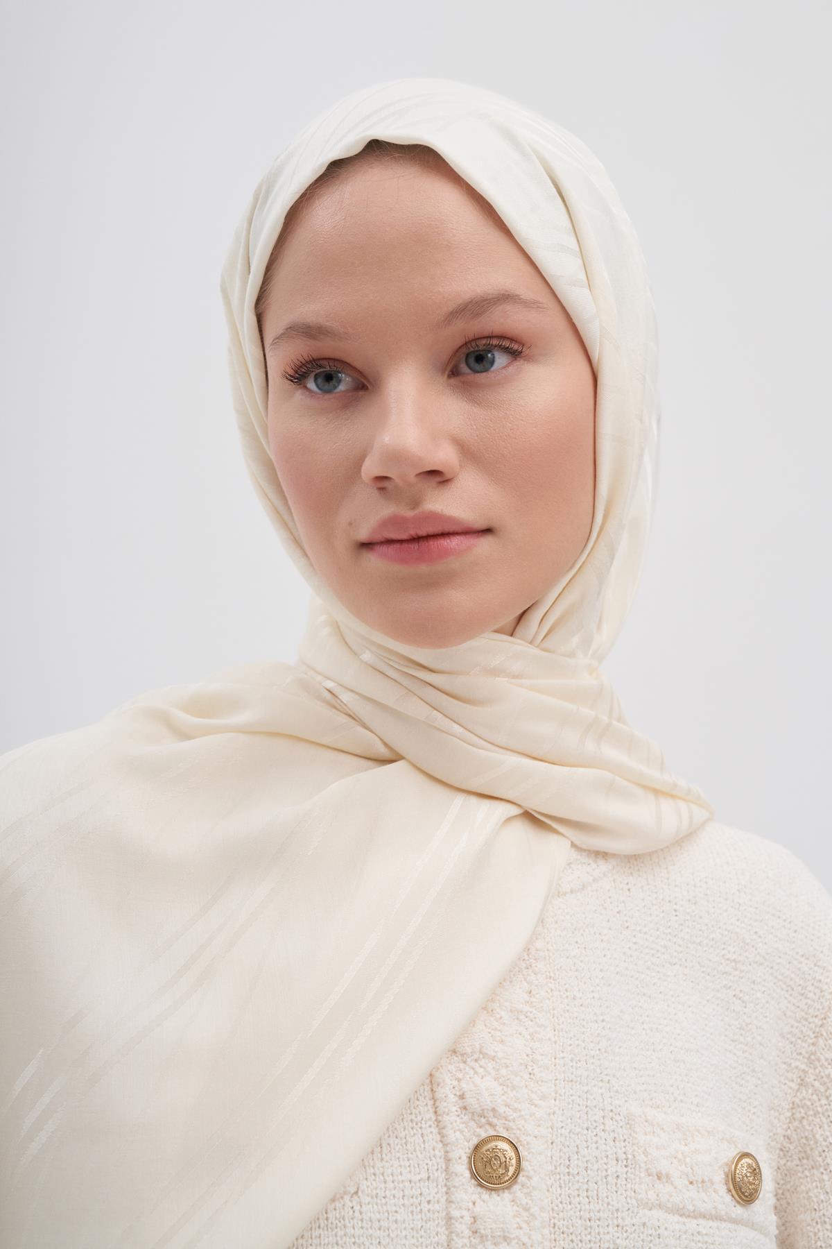 Simetrik Jakar İtalyan İpekli Şal İnci