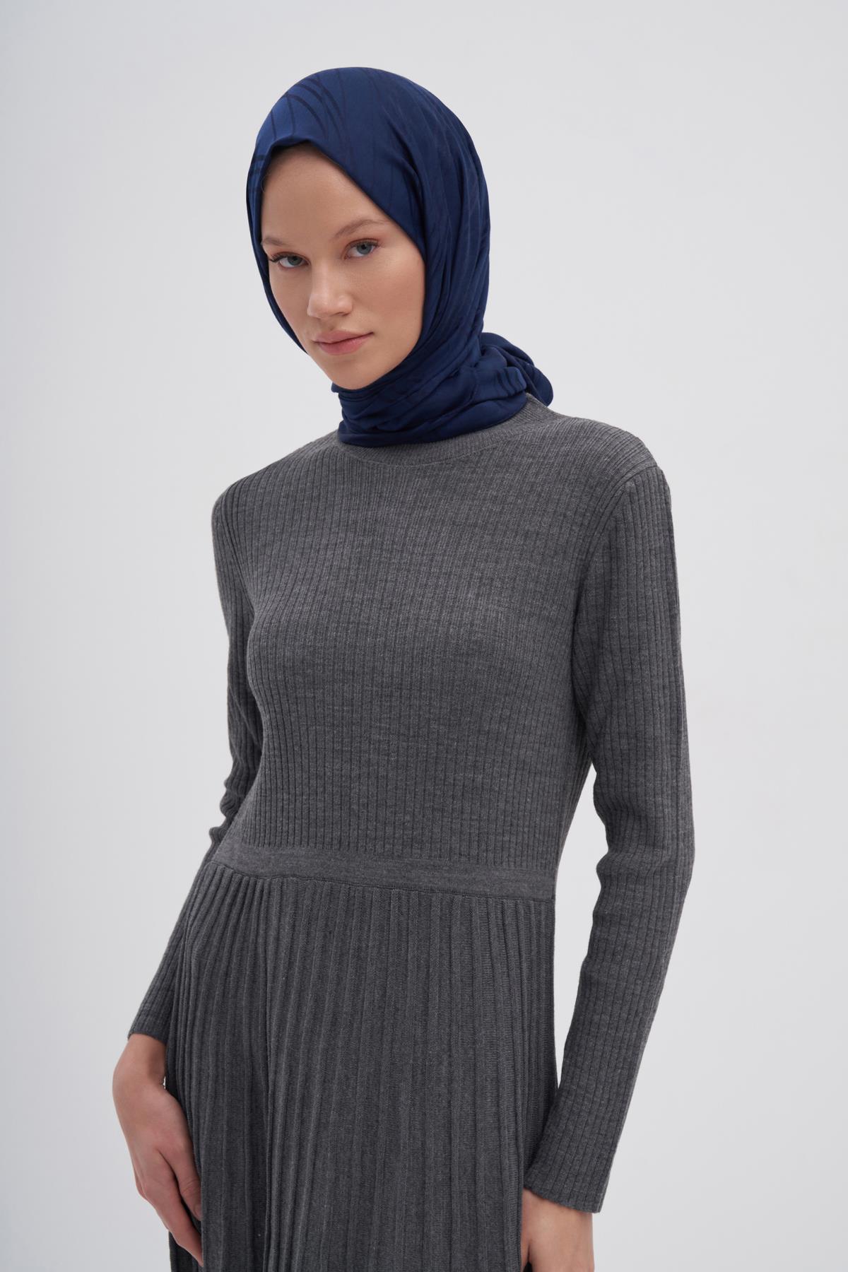 Simetrik Jakar İtalyan İpekli Şal Koyu Lacivert