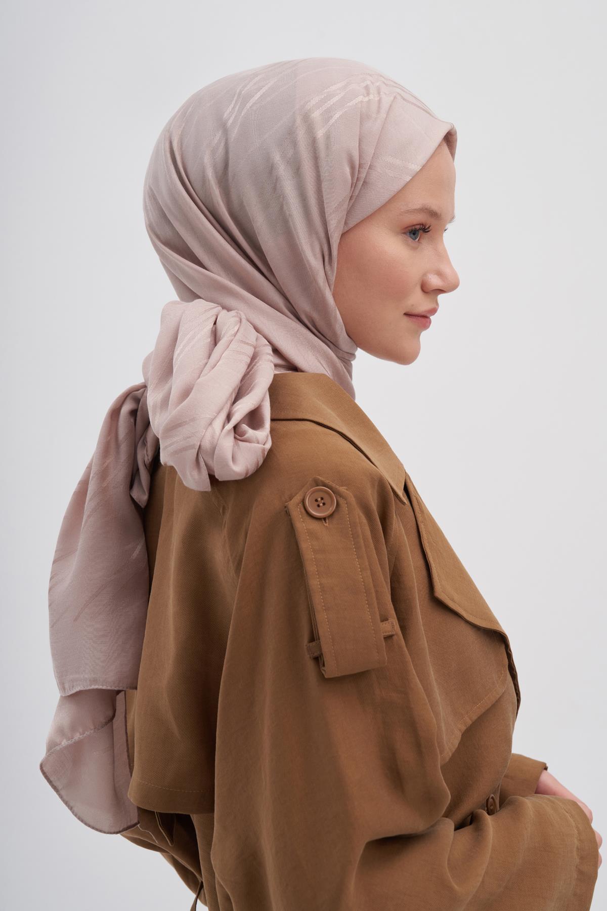 Simetrik Jakar İtalyan İpekli Şal Krem