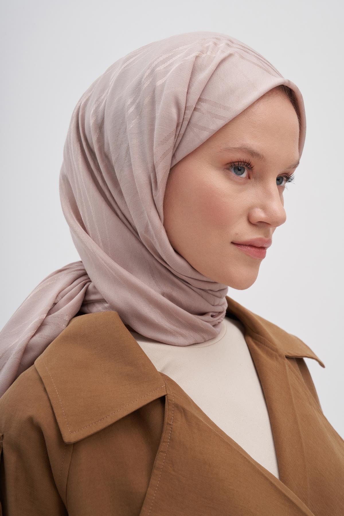 Simetrik Jakar İtalyan İpekli Şal Krem