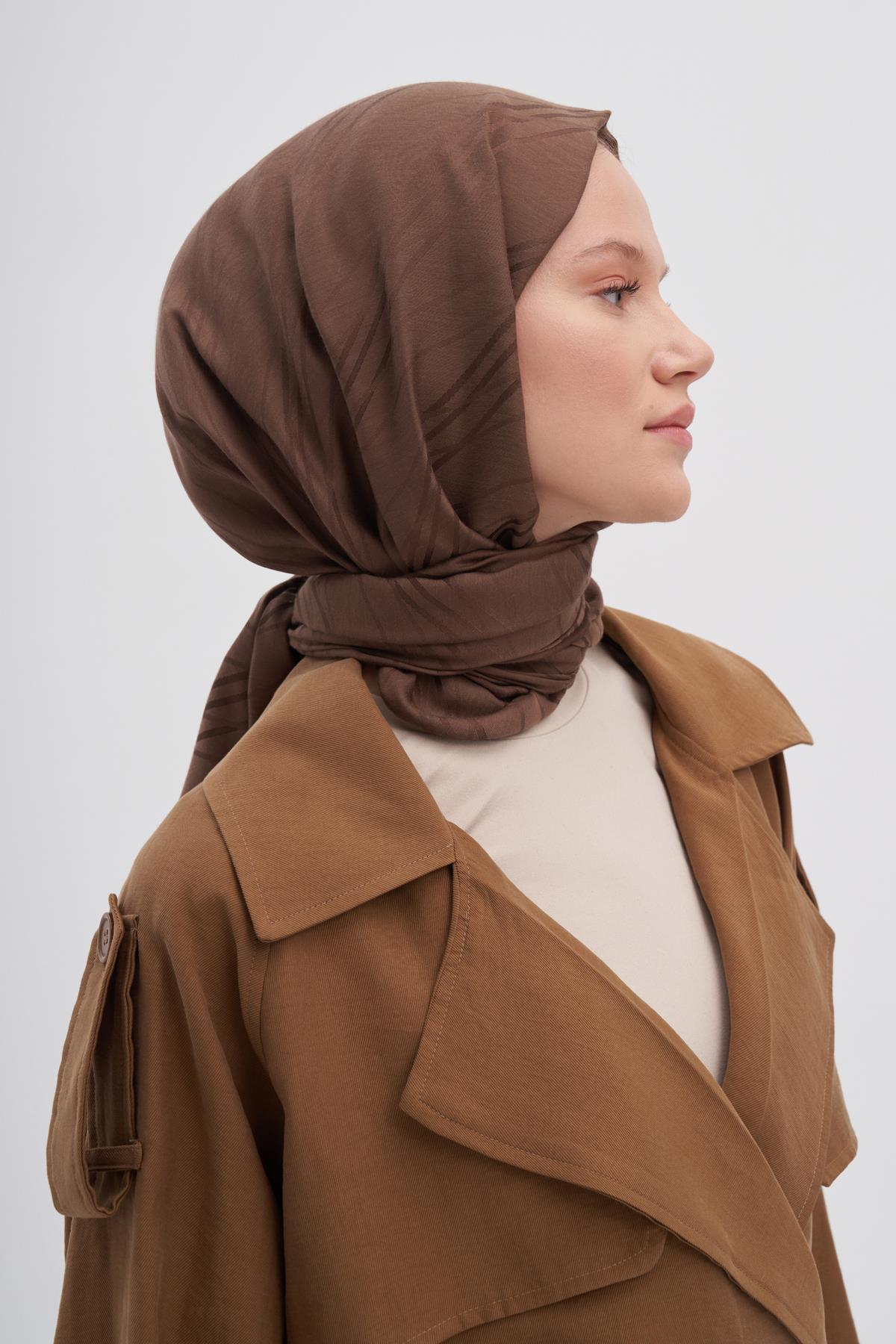 Simetrik Jakar İtalyan İpekli Şal Küllü Kahve