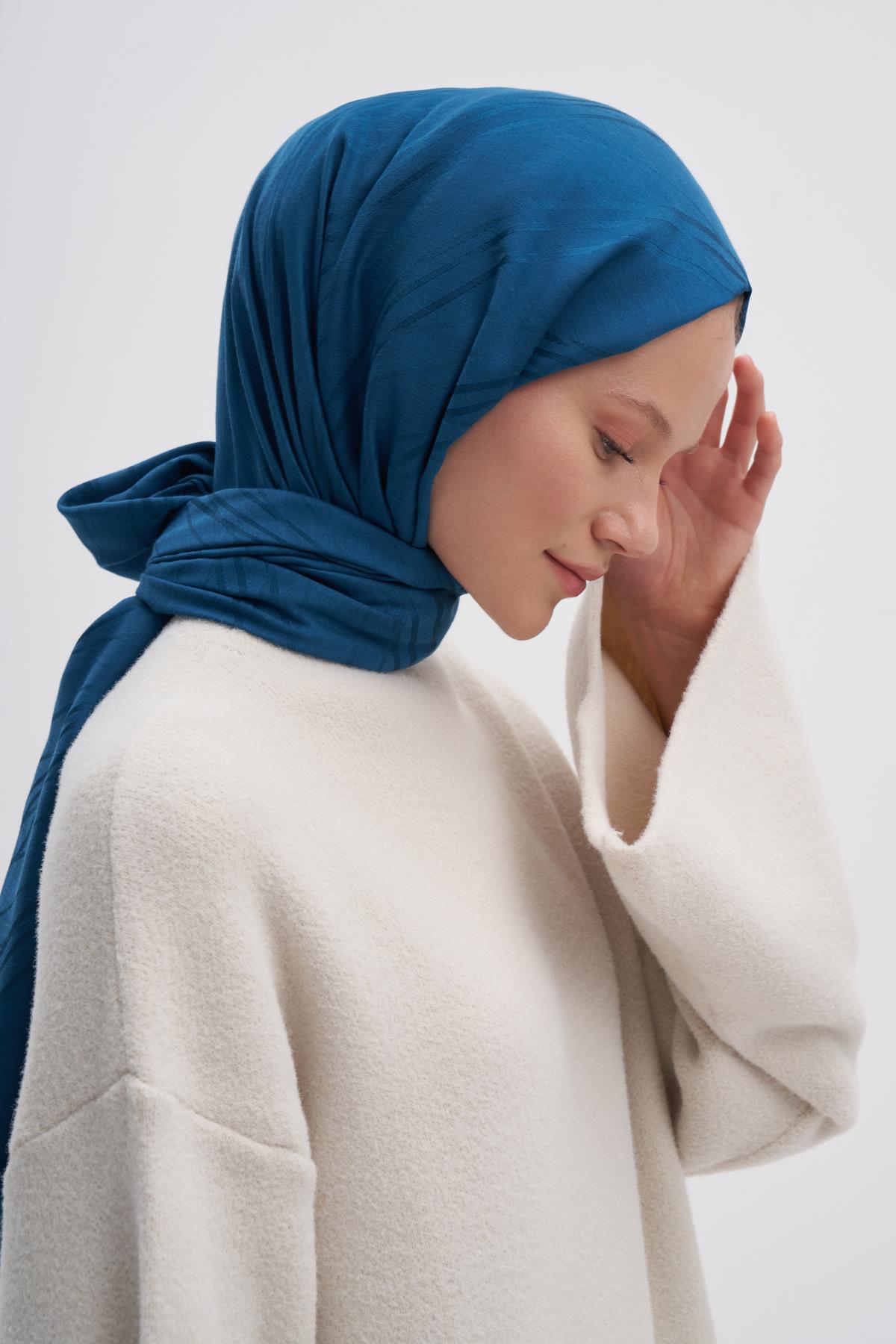 Simetrik Jakar İtalyan İpekli Şal Petrol Mavisi