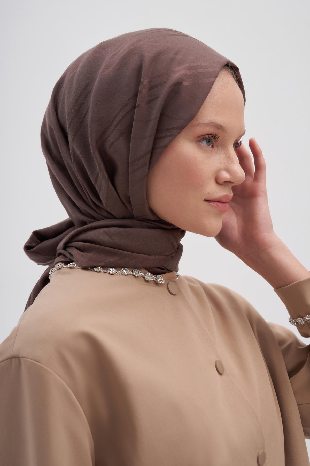 Simetrik Jakar İtalyan İpekli Şal Soft Kahve