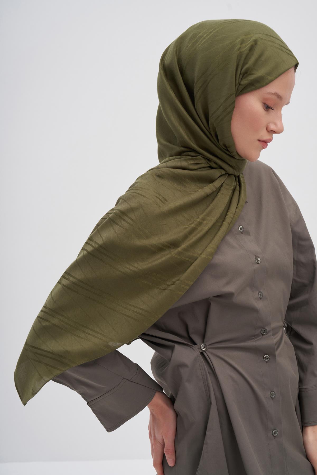 Simetrik Jakar İtalyan İpekli Şal Zeytin Yeşili