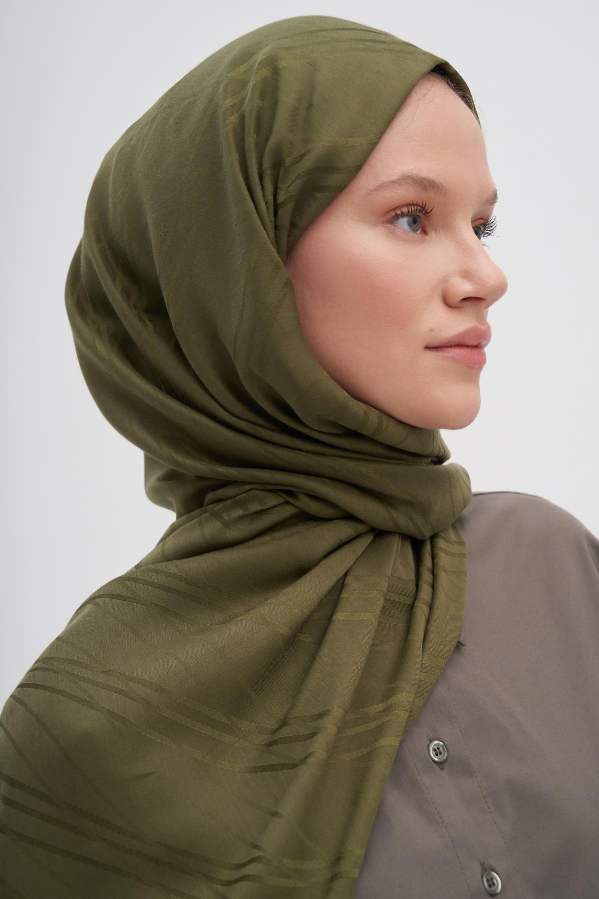 Simetrik Jakar İtalyan İpekli Şal Zeytin Yeşili