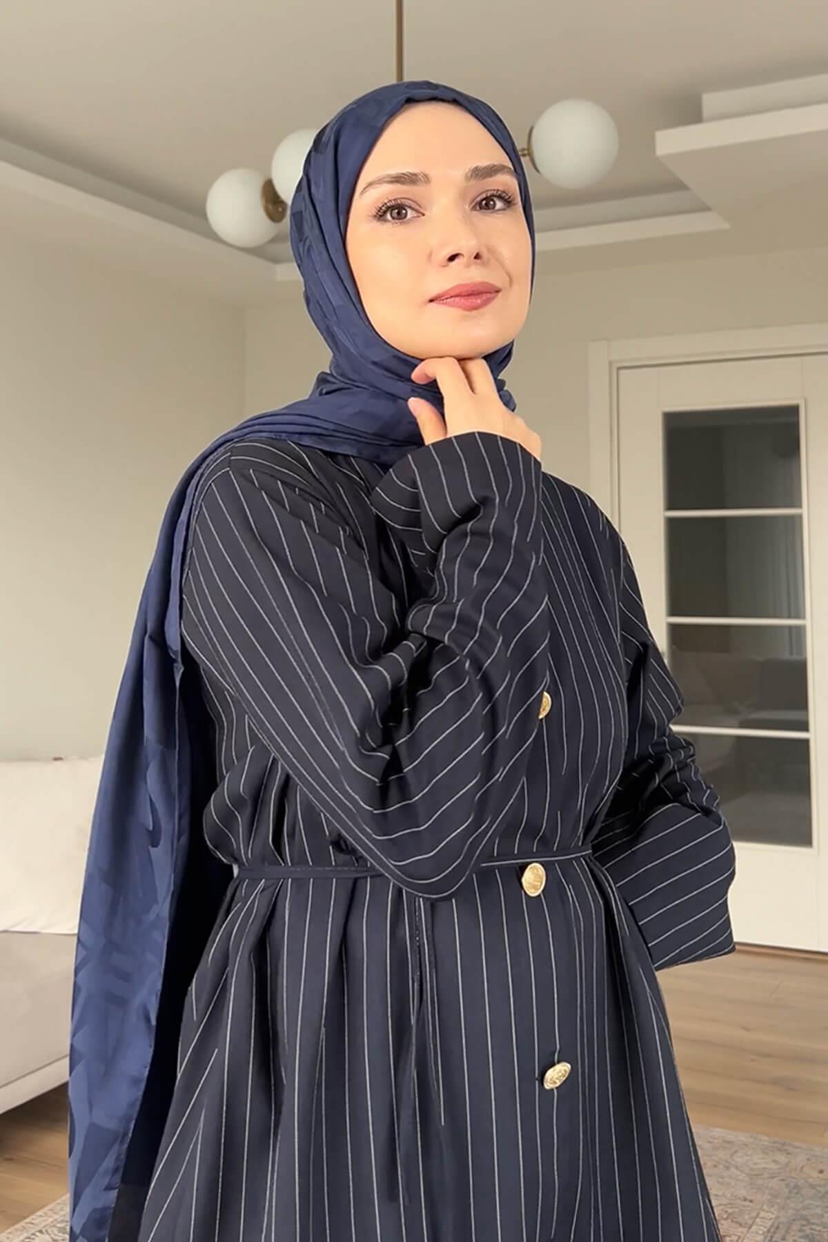 Şühedanın Tercihi Yazı Desen Jakar İtalyan İpekli Şal Lacivert