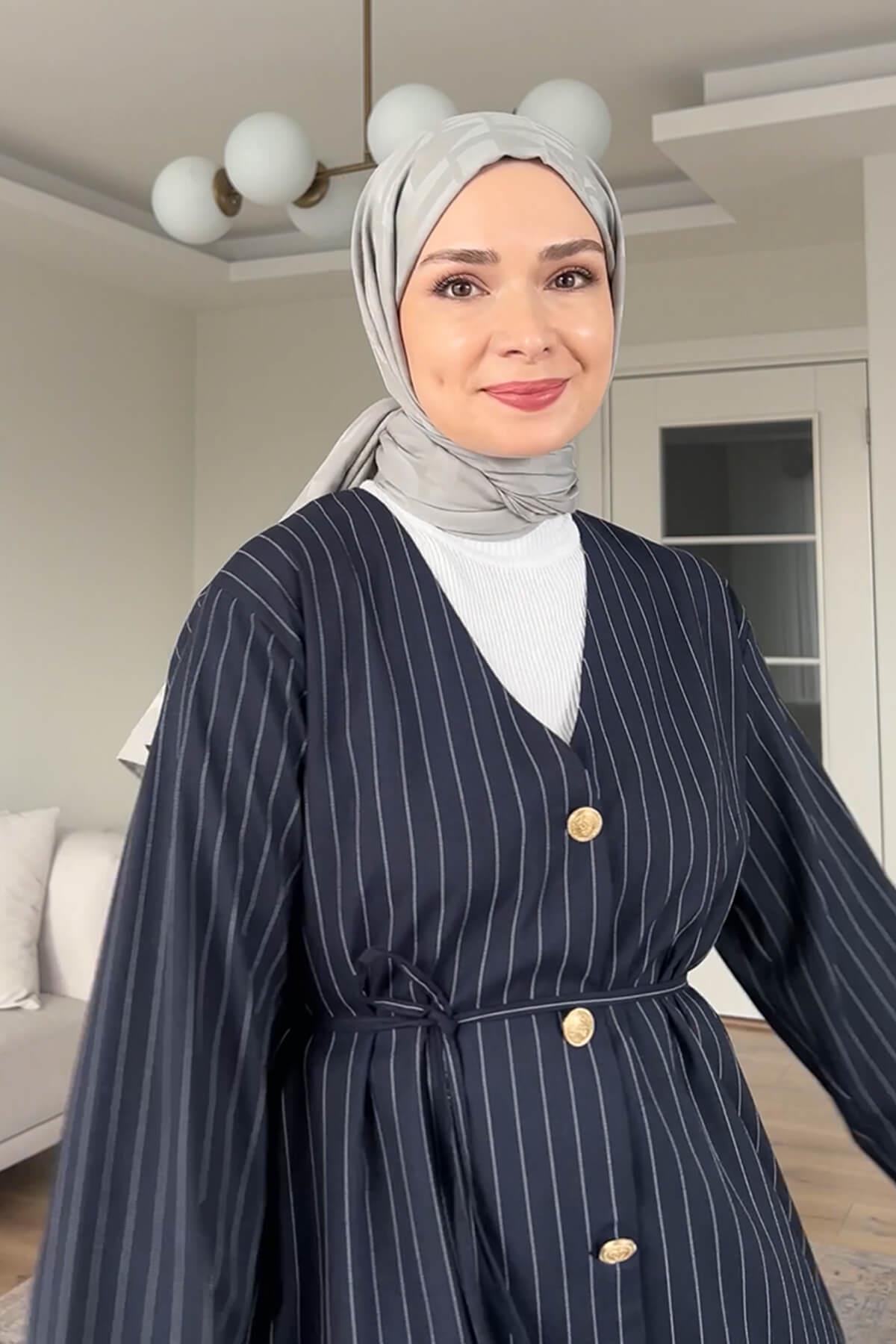 Şühedanın Tercihi Yazı Desen Jakar İtalyan İpekli Şal Açık Gri