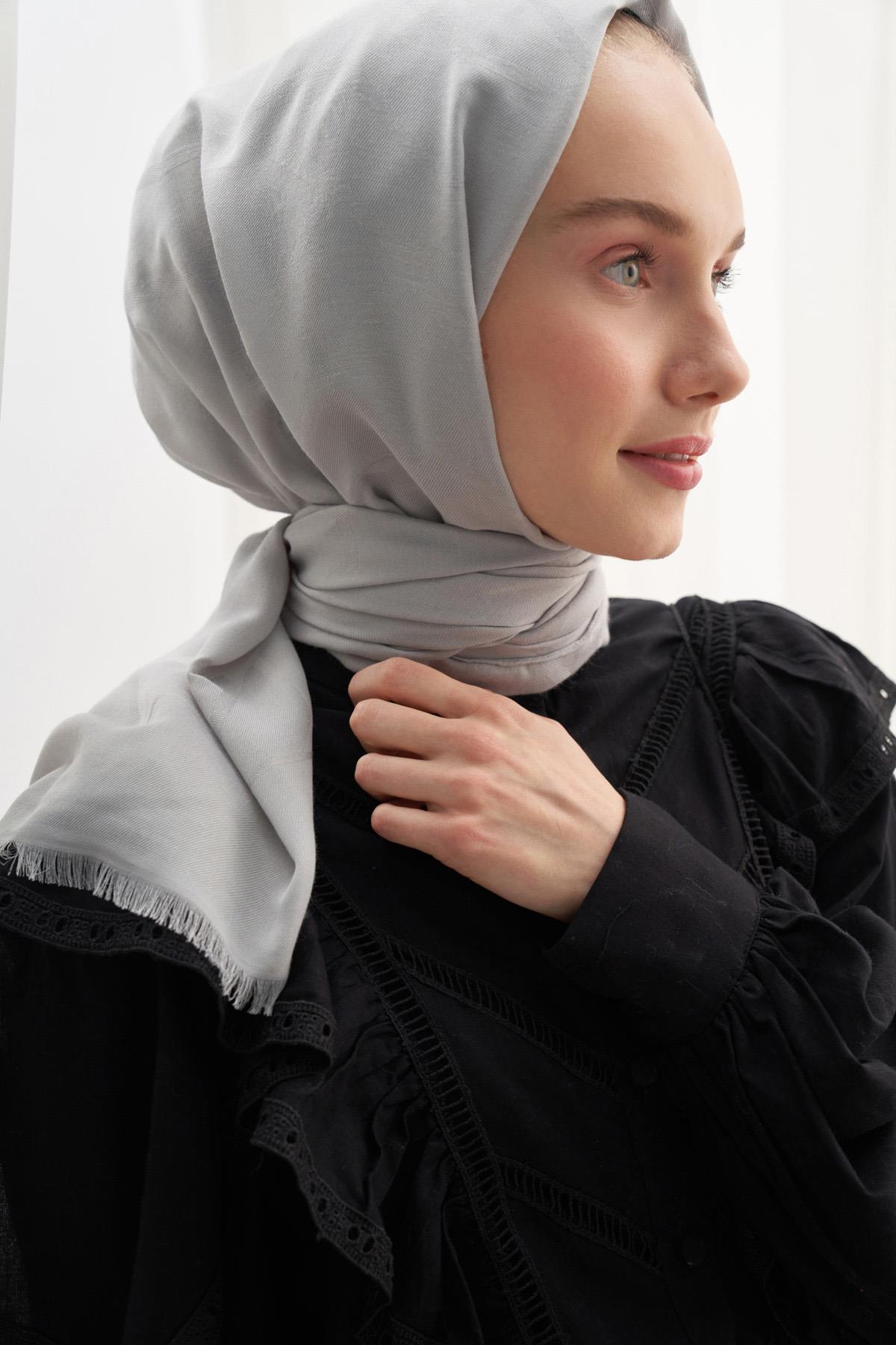 Vence Çift Taraflı Geometrik Desen İpek Şal Açık Gri