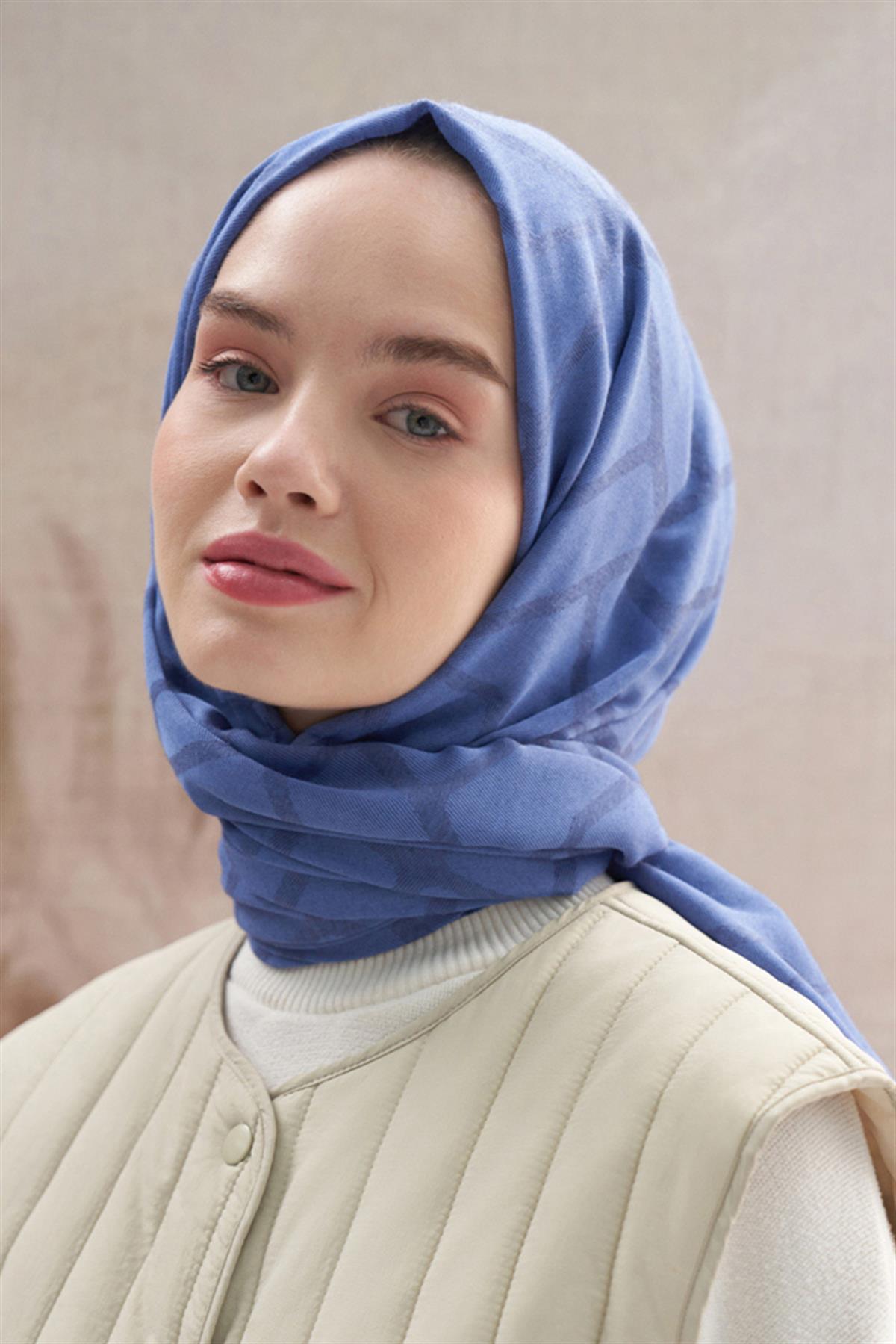 Vence Çift Taraflı Geometrik Desen İpek Şal İndigo