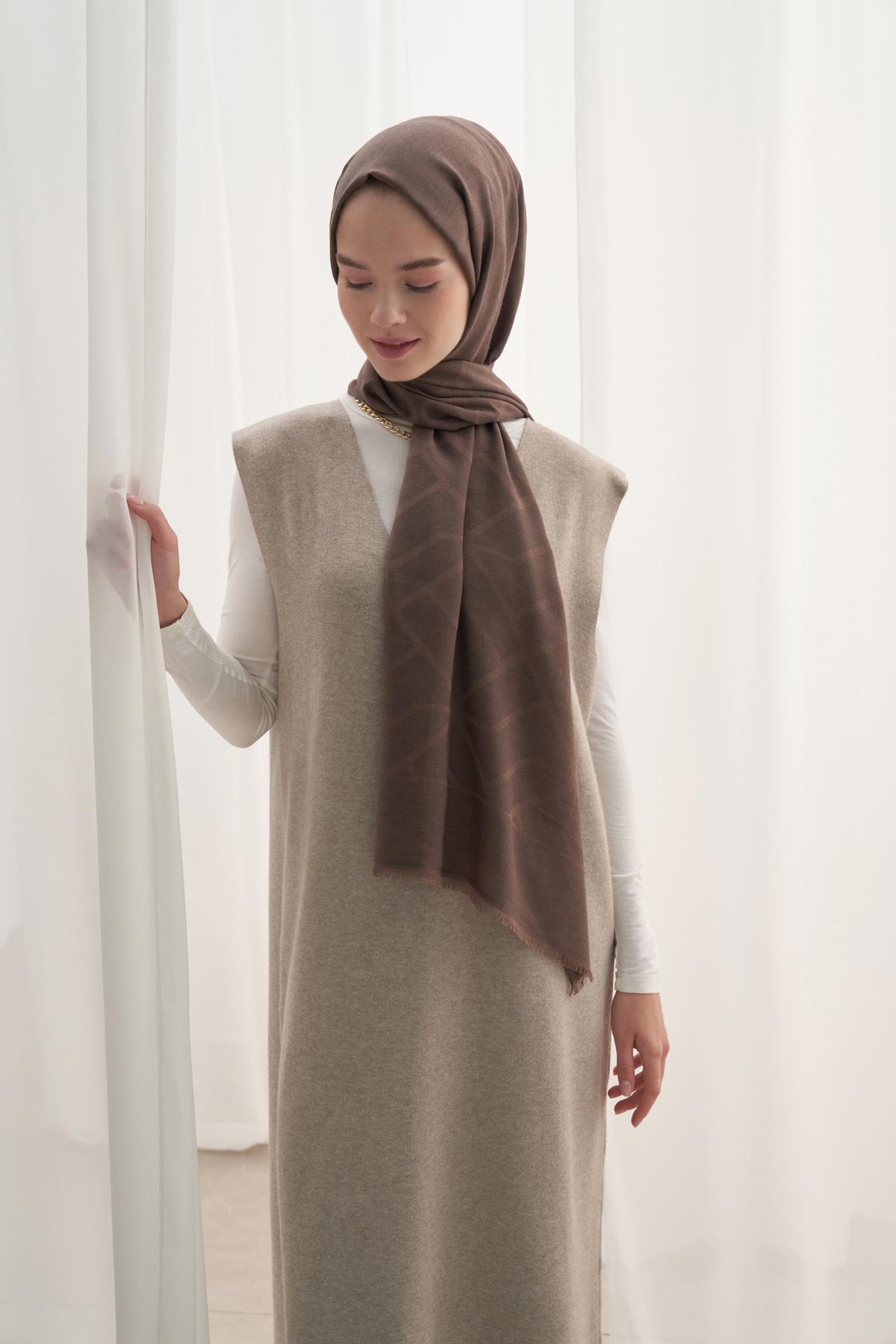 Vence Çift Taraflı Geometrik Desen İpek Şal Soft Kahve