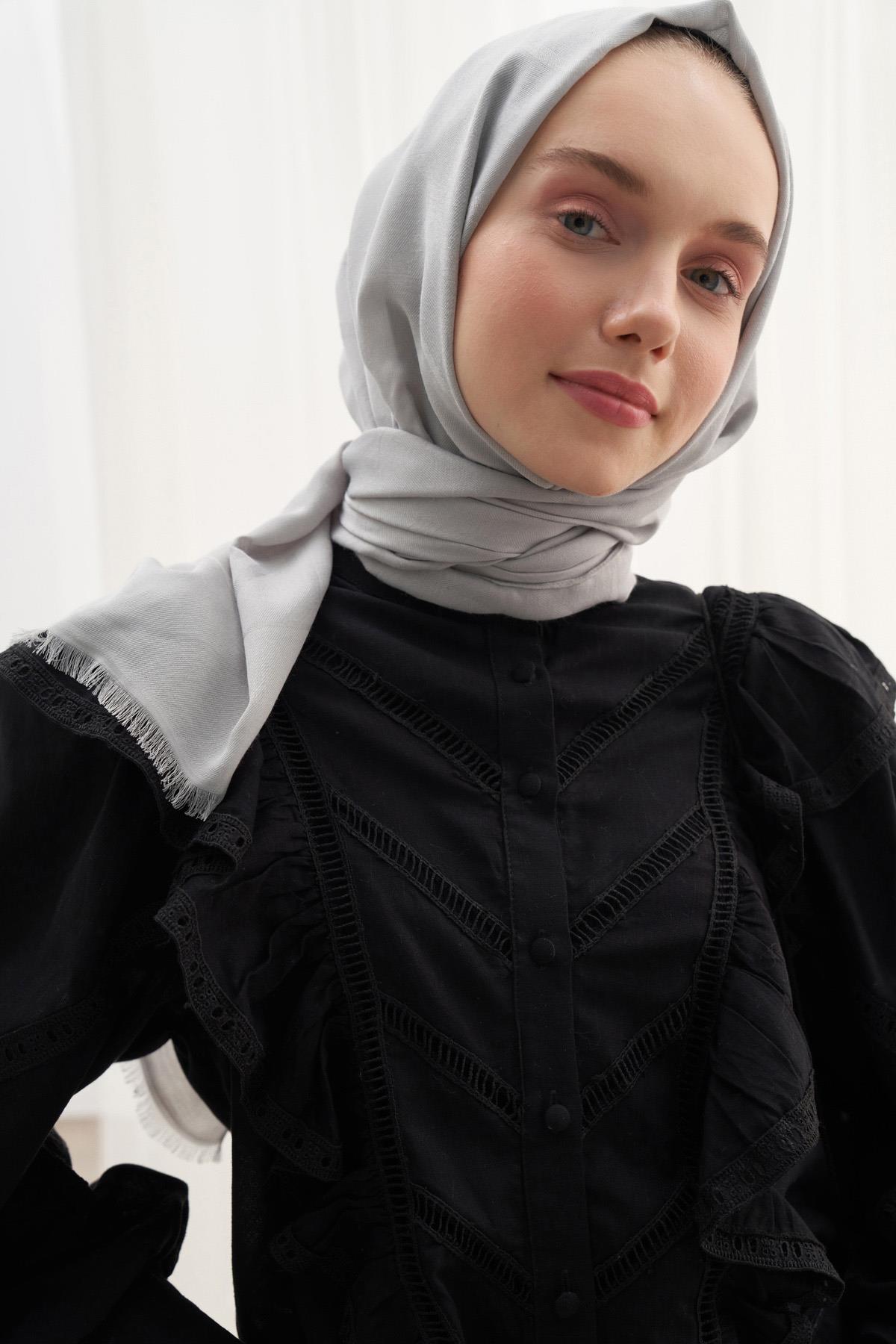 Vence Çift Taraflı Geometrik Desen İpek Şal Açık Gri