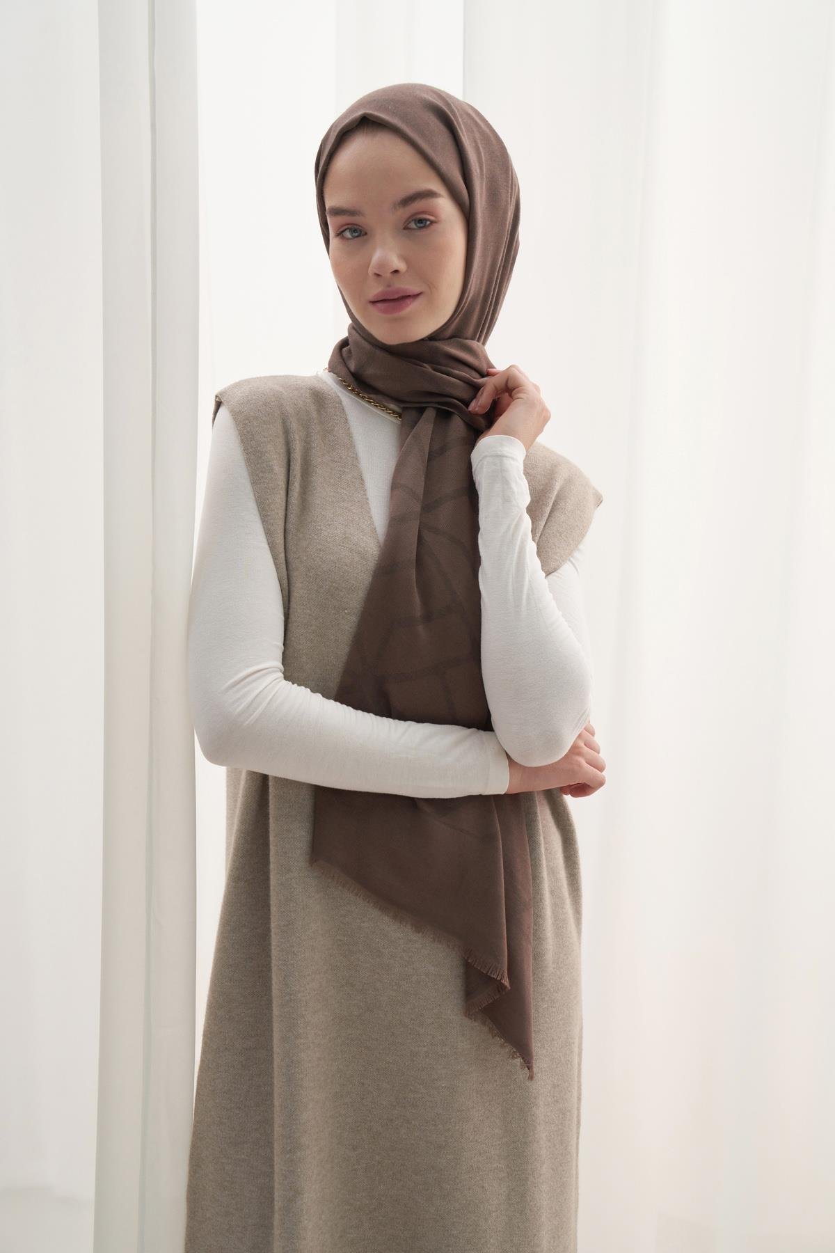 Vence Çift Taraflı Geometrik Desen İpek Şal Soft Kahve