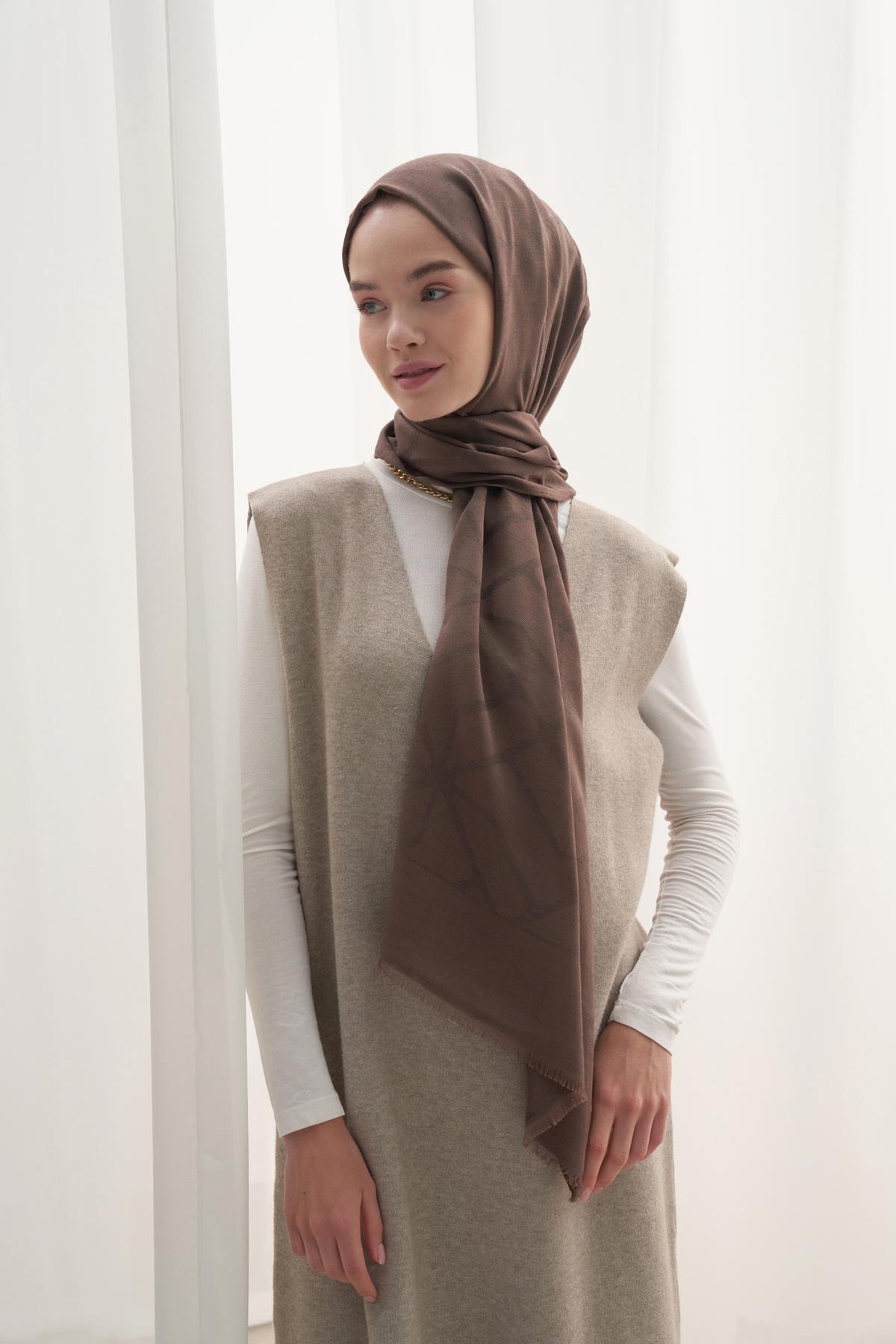 Vence Çift Taraflı Geometrik Desen İpek Şal Soft Kahve