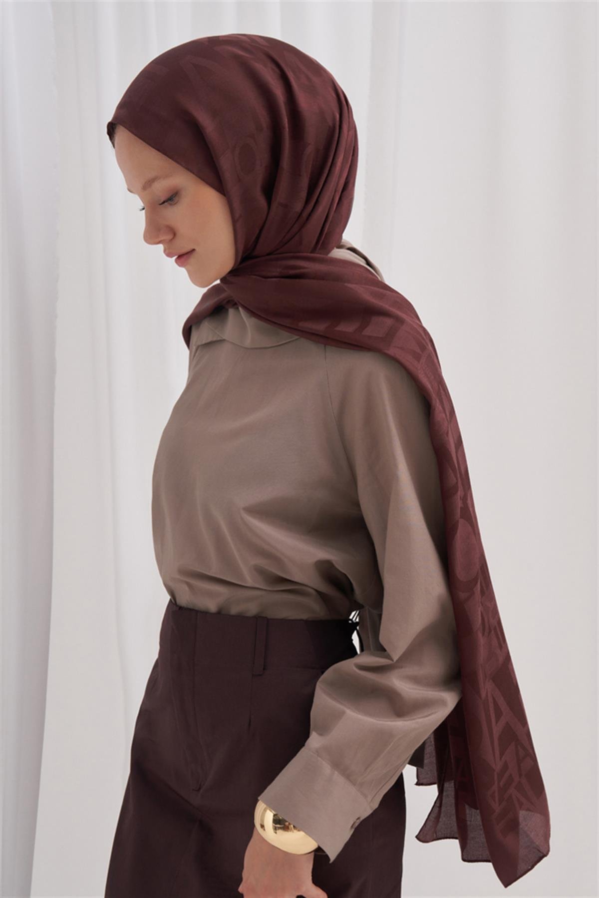 Yazı Desen Jakar İtalyan İpekli Şal Acı Kahve