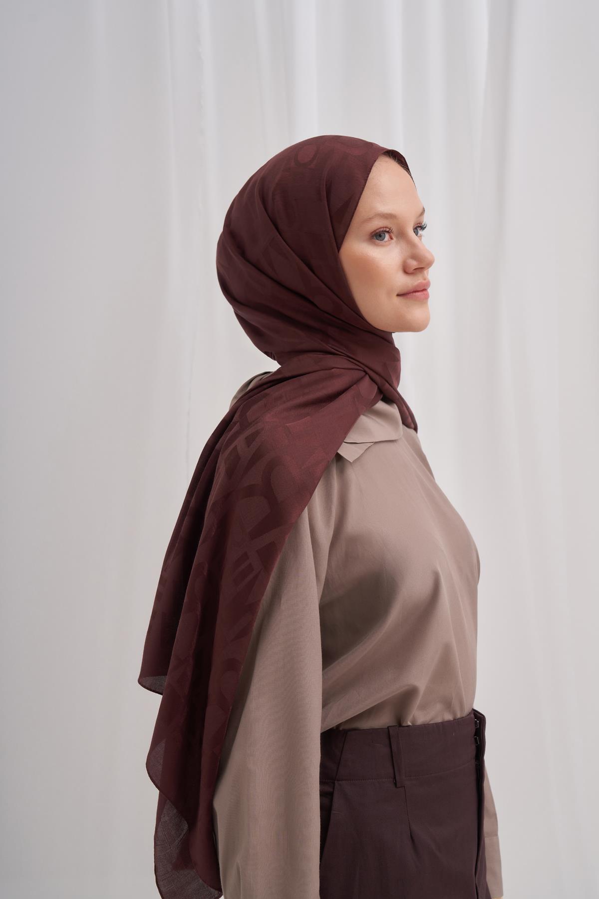 Yazı Desen Jakar İtalyan İpekli Şal Acı Kahve