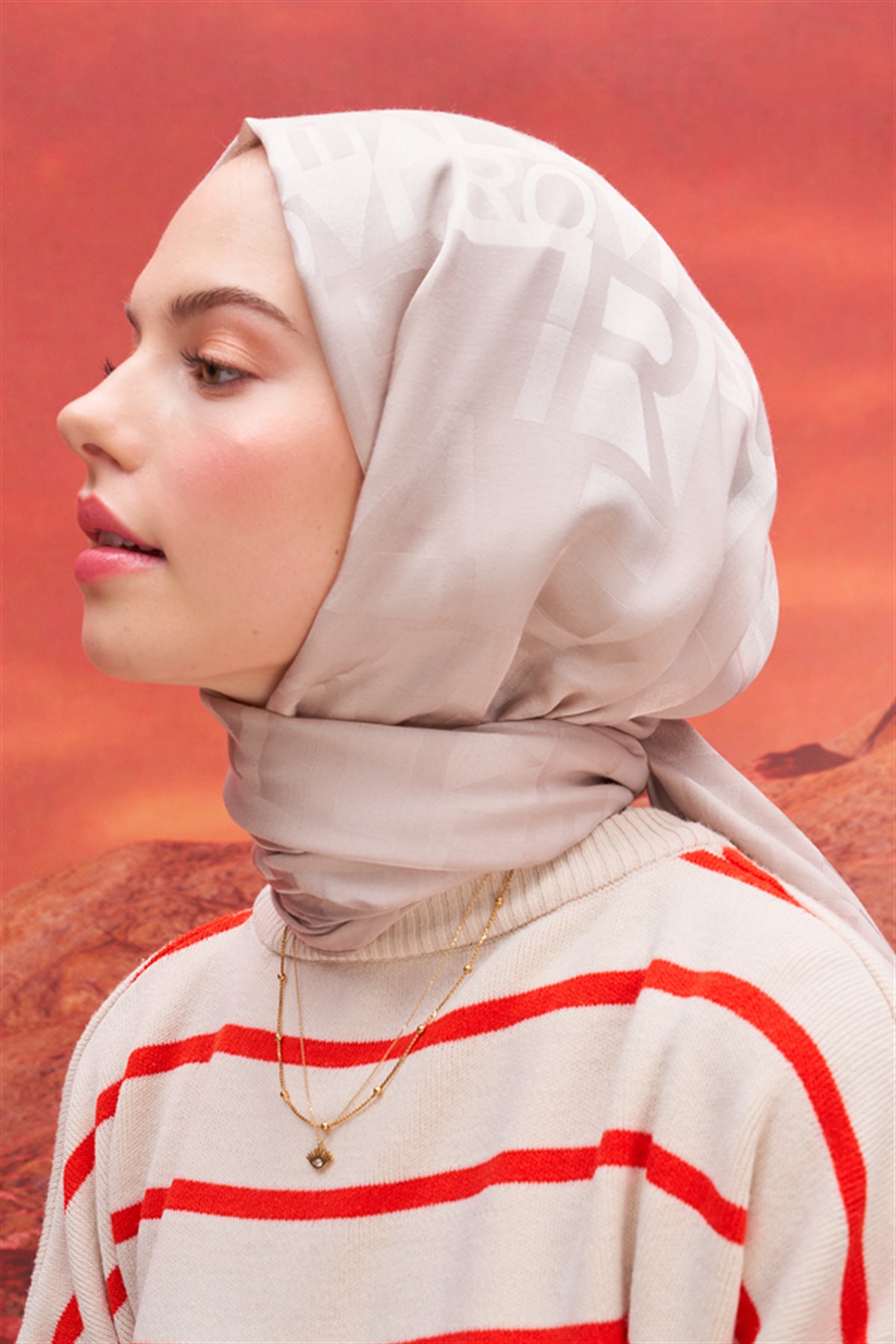 Yazı Desen Jakar İtalyan İpekli Şal Camel