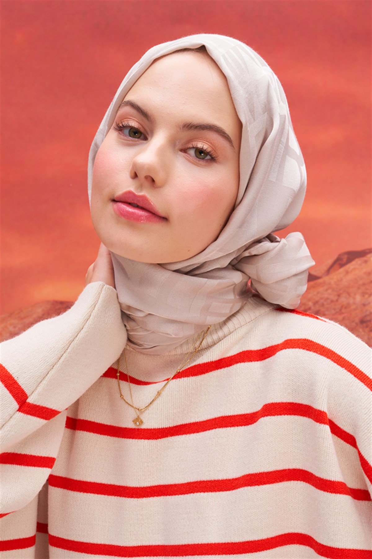 Yazı Desen Jakar İtalyan İpekli Şal Camel