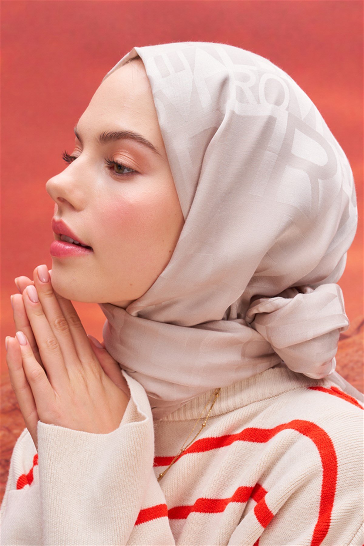 Yazı Desen Jakar İtalyan İpekli Şal Camel