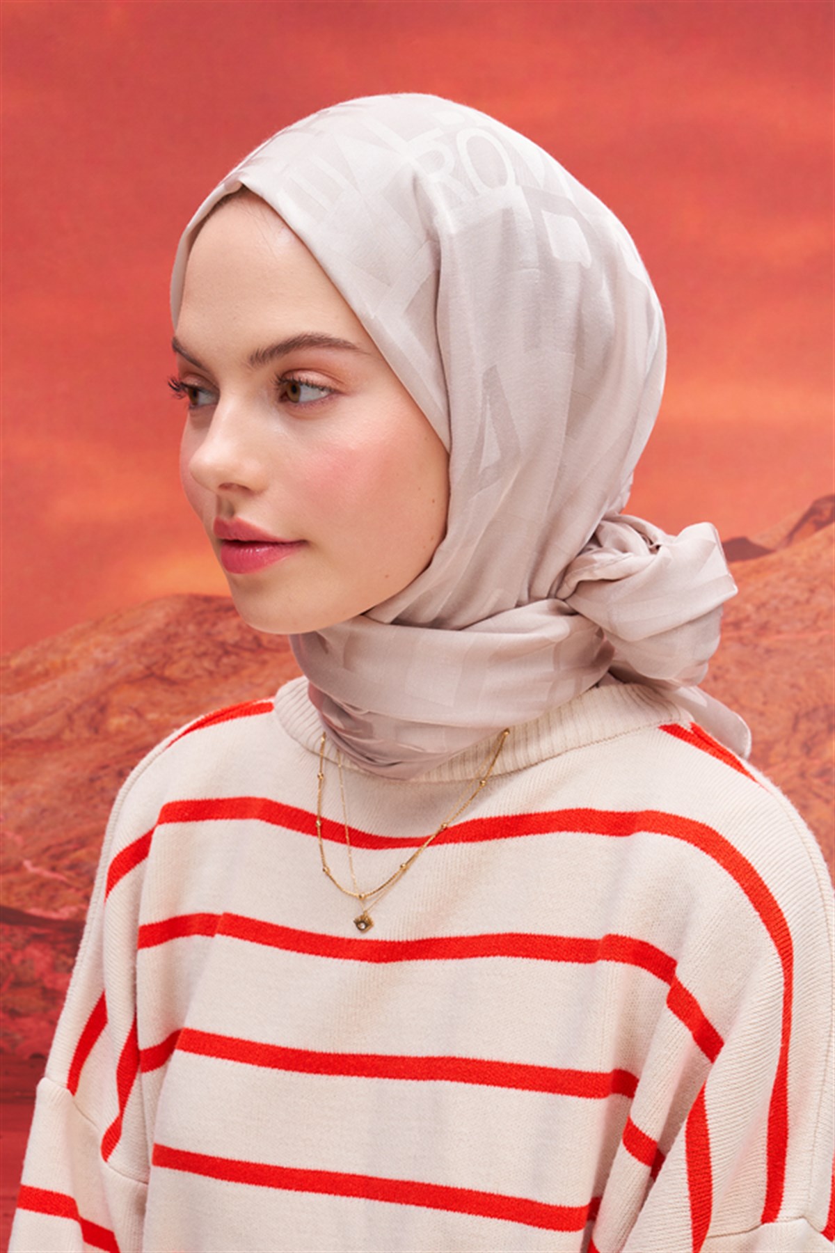 Yazı Desen Jakar İtalyan İpekli Şal Camel