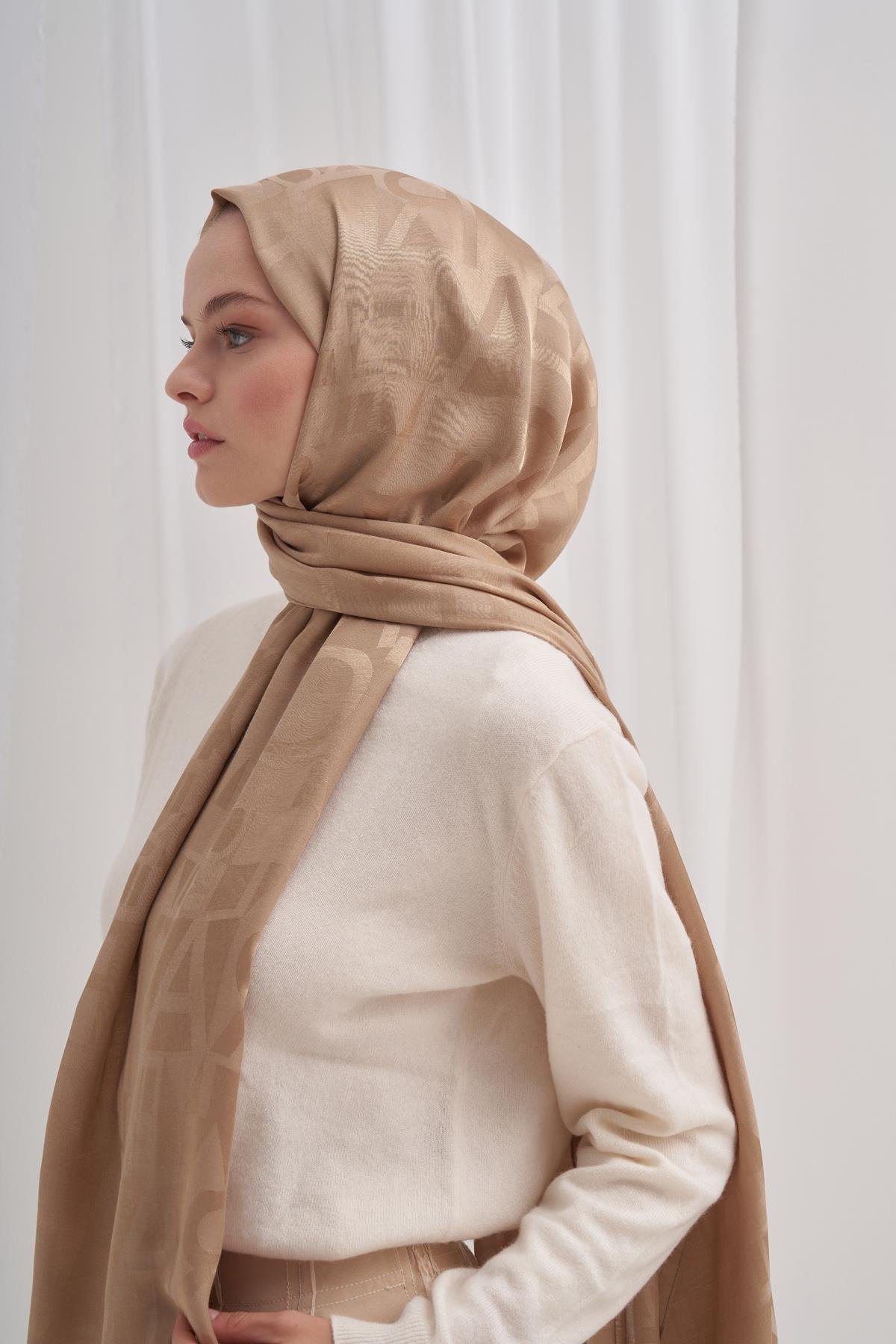 Yazı Desen Jakar İtalyan İpekli Şal Gold