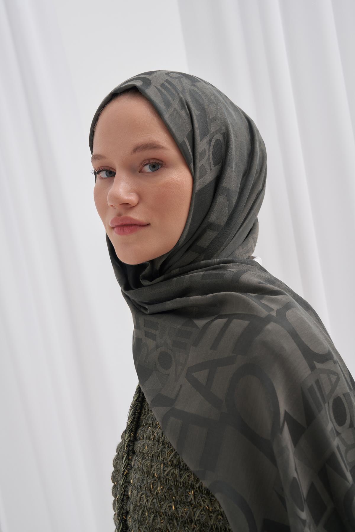 Yazı Desen Jakar İtalyan İpekli Şal Haki