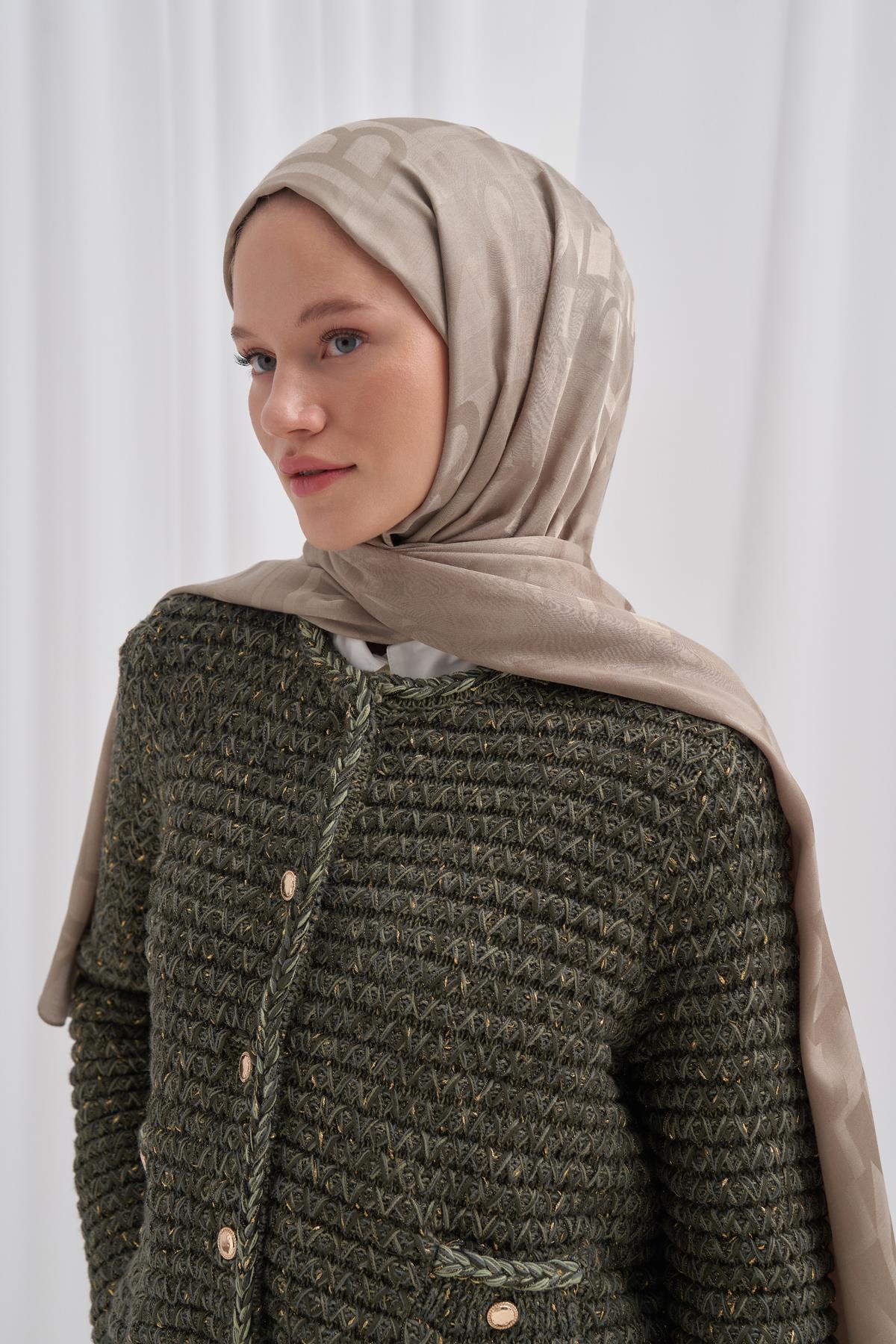 Yazı Desen Jakar İtalyan İpekli Şal Latte