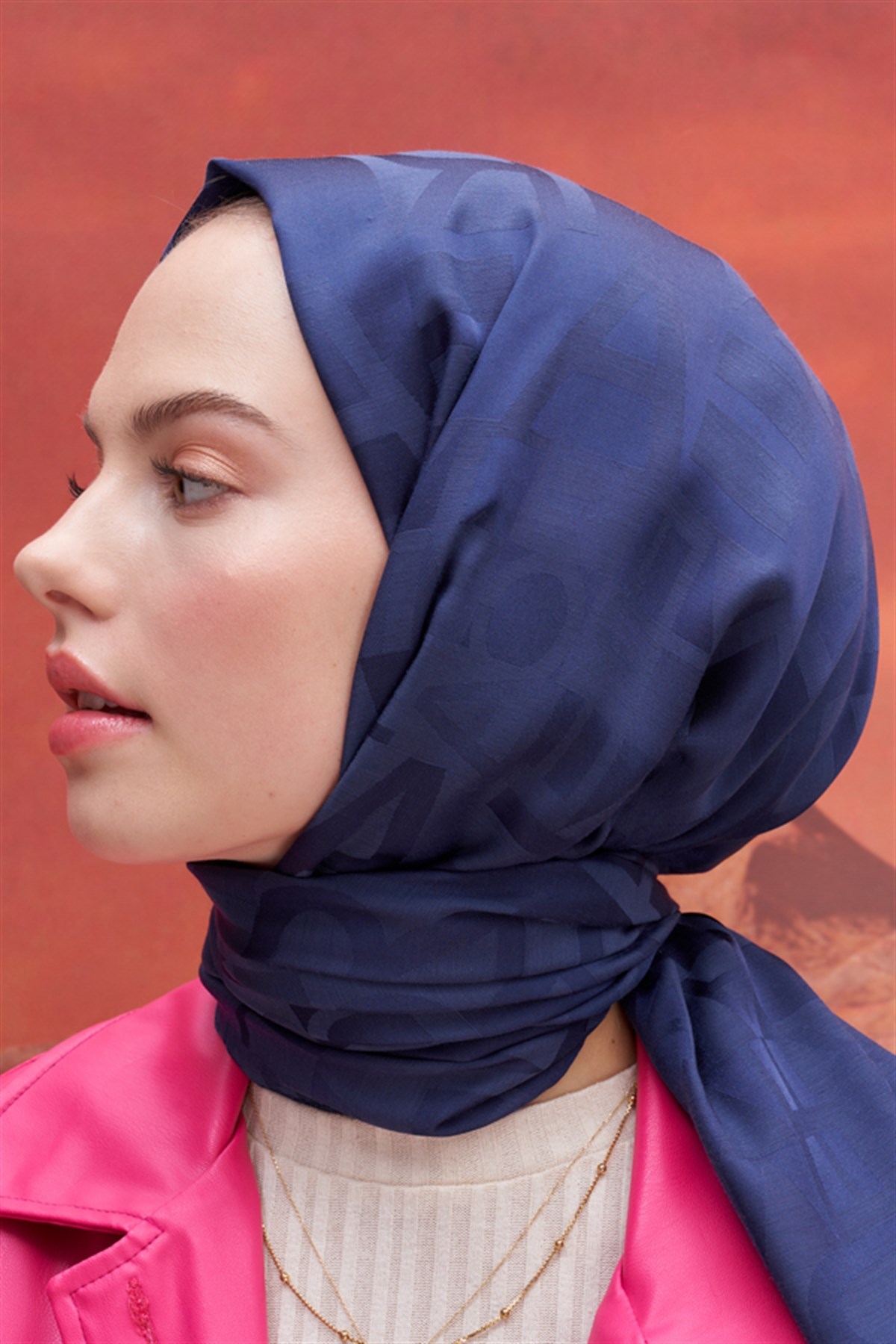 Rananın Yazı Desen Jakar İtalyan İpekli Şal Lacivert