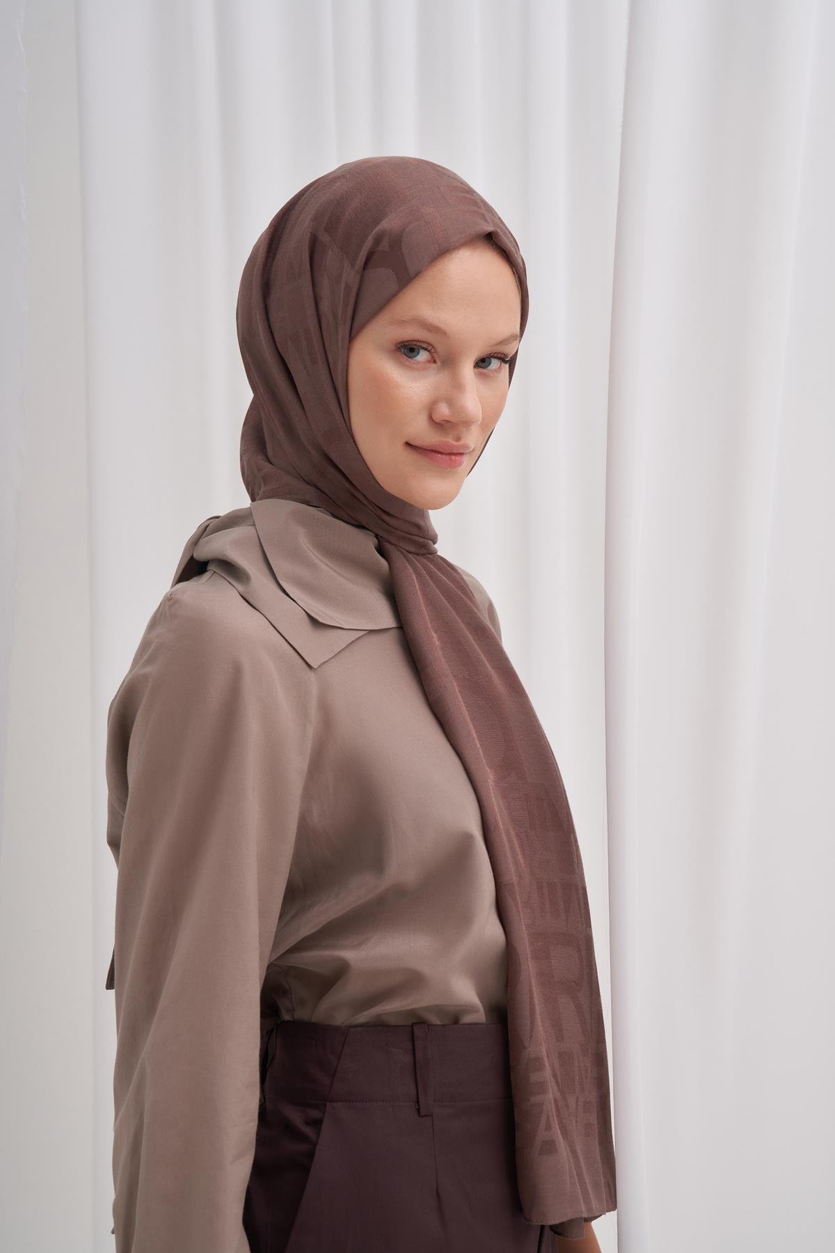 Yazı Desen Jakar İtalyan İpekli Şal Soft Kahve