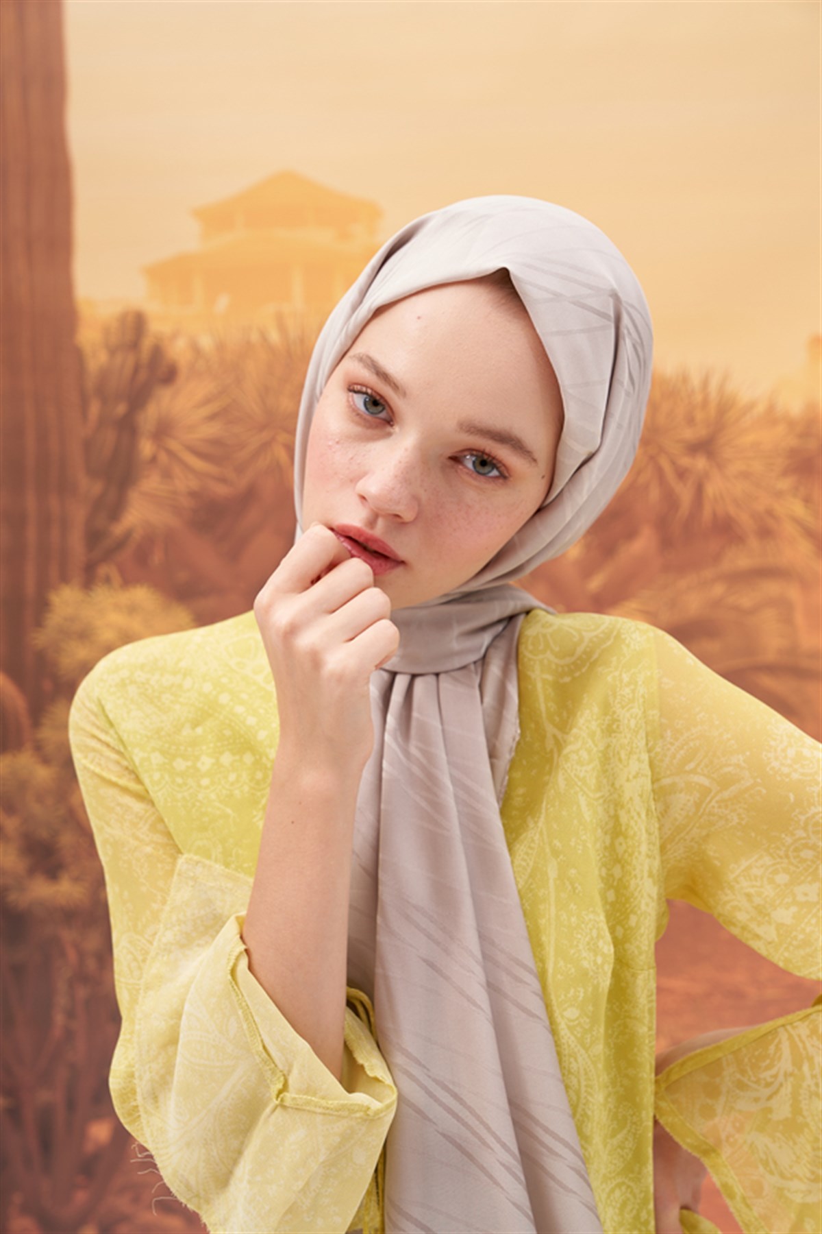 Simetrik Jakar  İtalyan İpekli Şal Gümüş